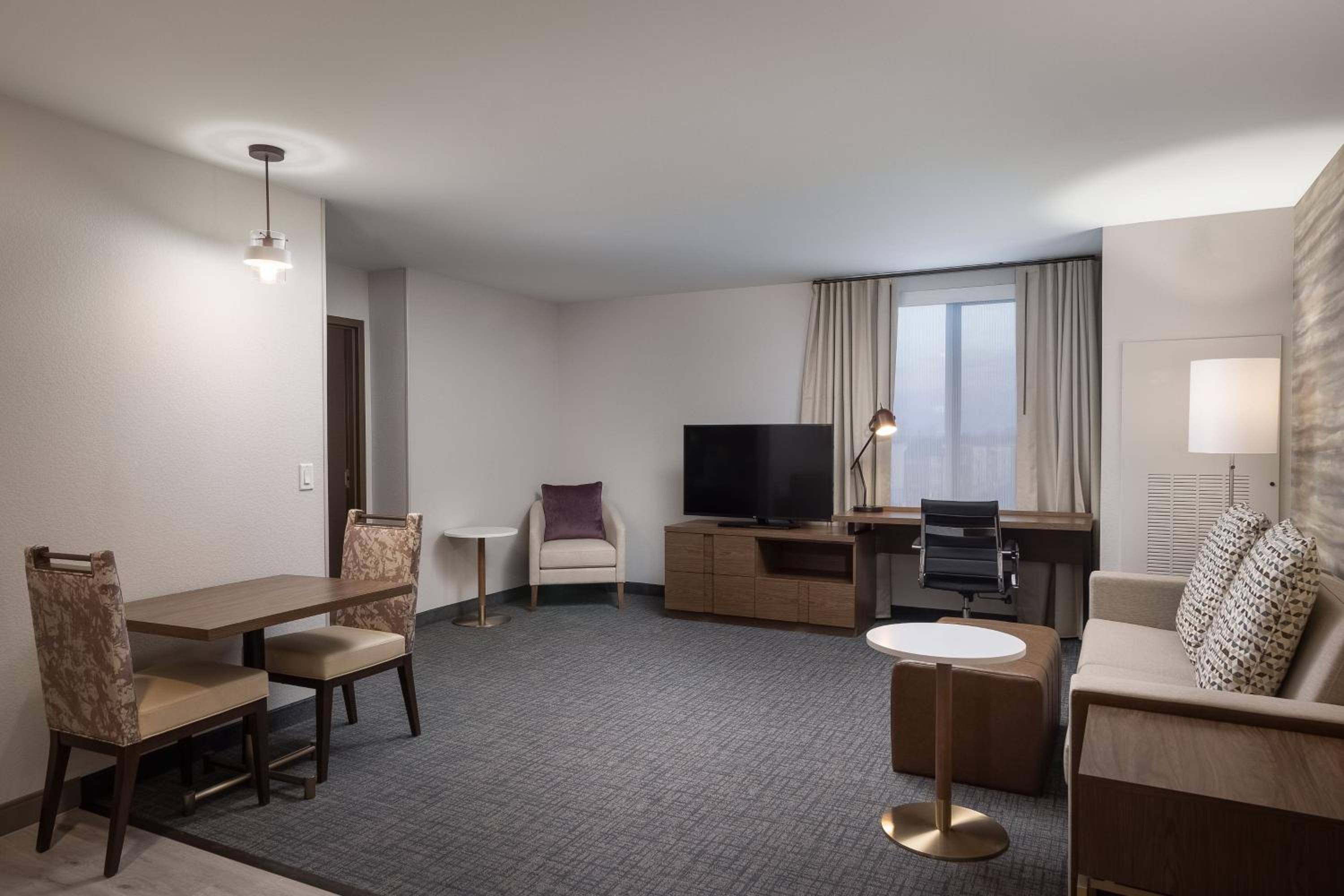 One-Bedroom King Suite with Sofa Bed  - Photo 7