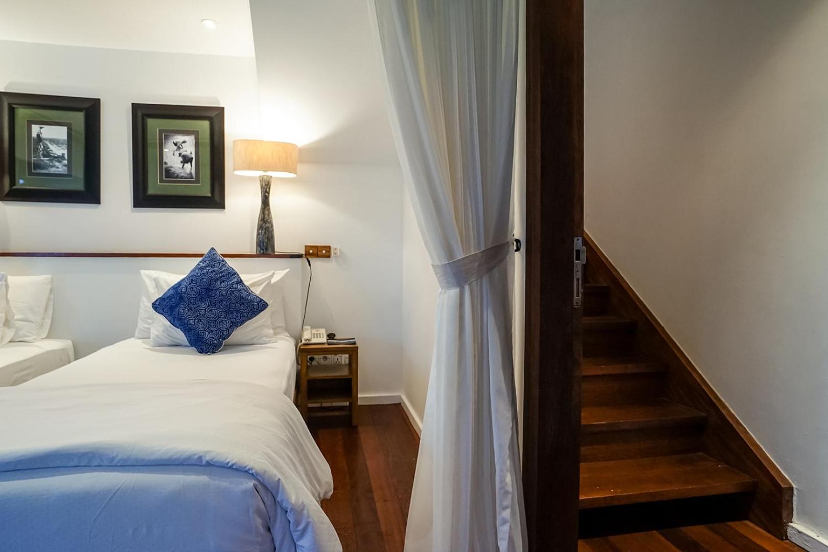 Two-Bedroom Oceanside Villa - Photo 11