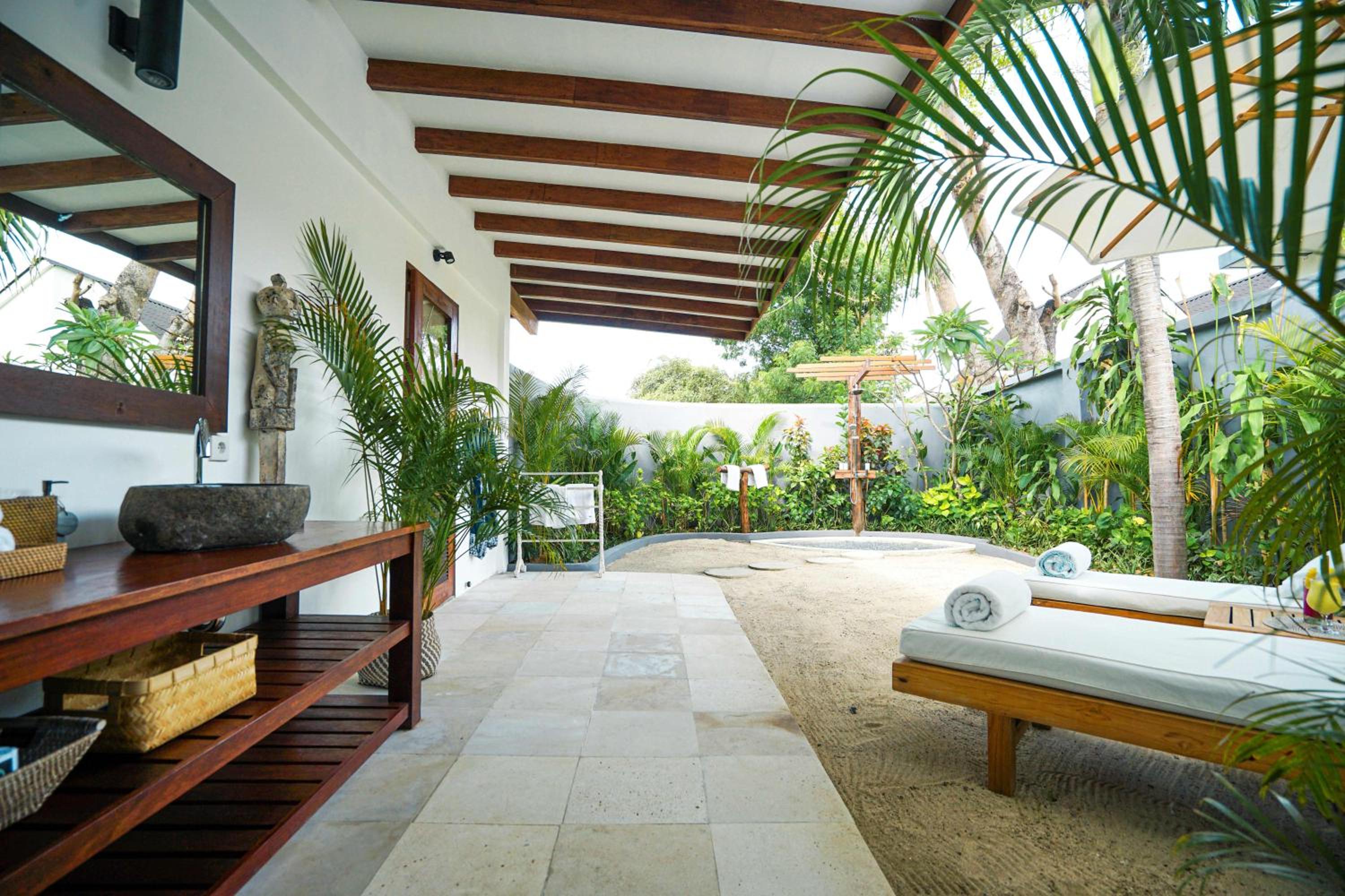 Lakeside Villa - Photo 5