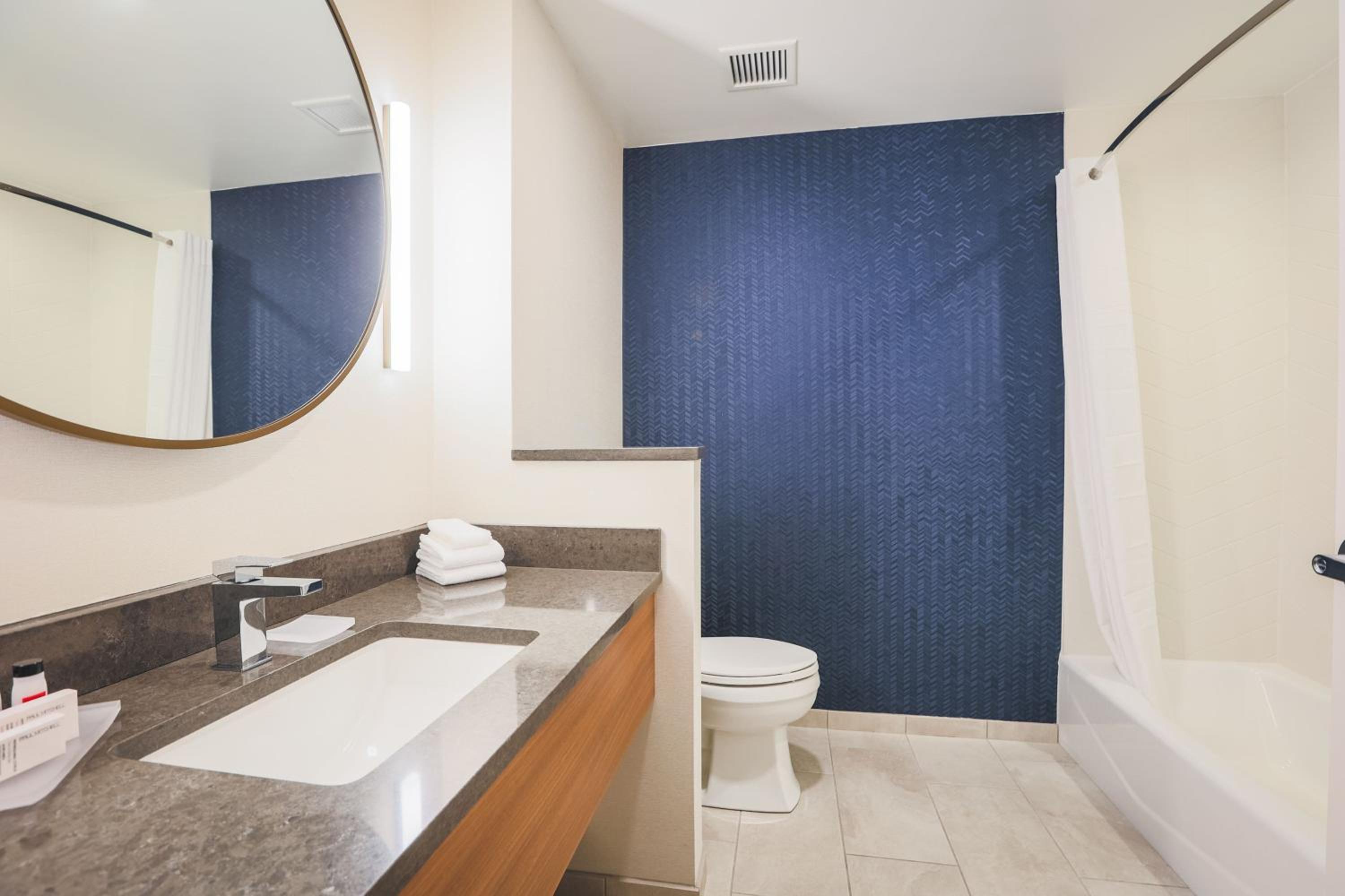 Suite, 2 Queen, Sofa bed, Partial lake view         - Photo 3
