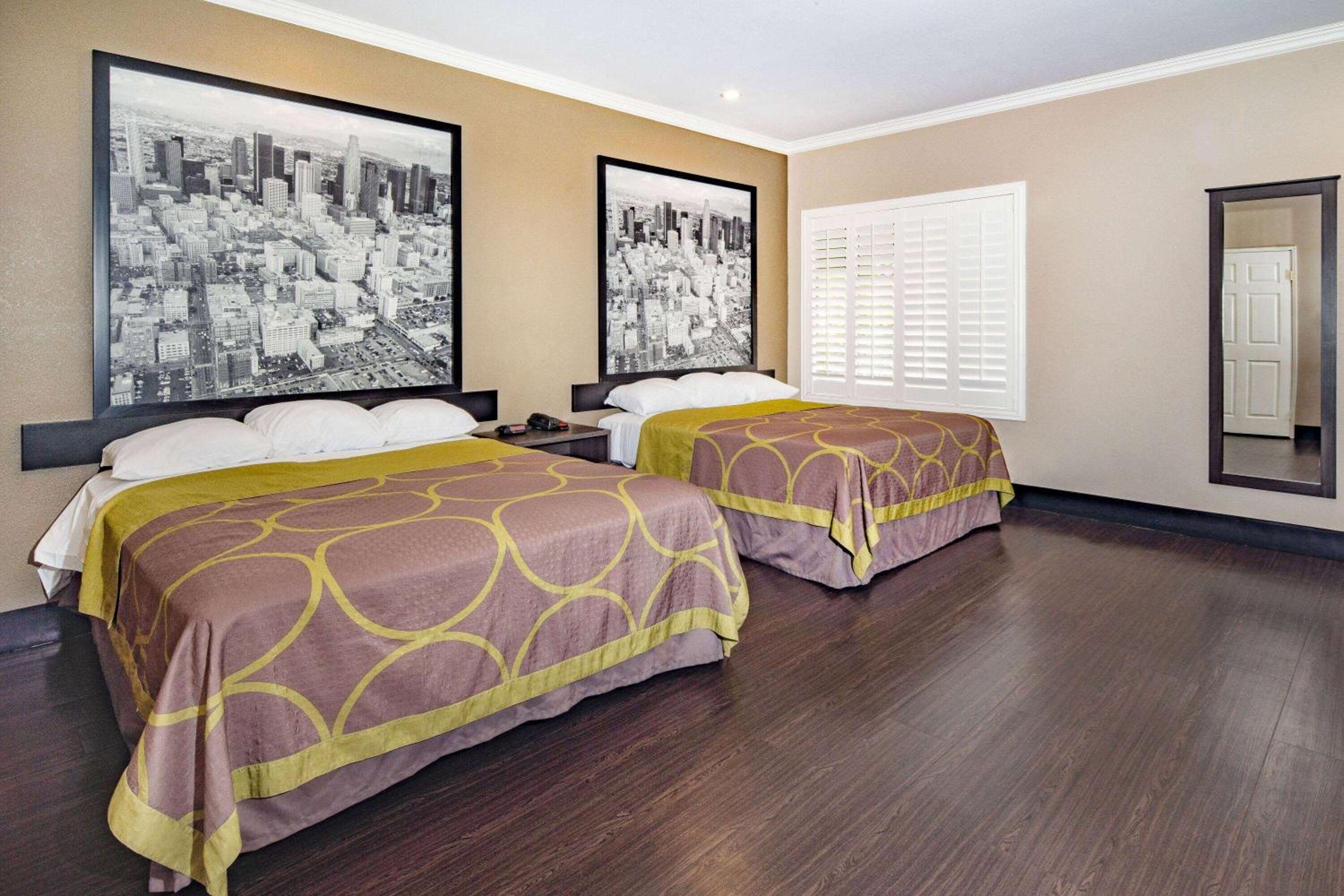 Super 8 by Wyndham North Hollywood