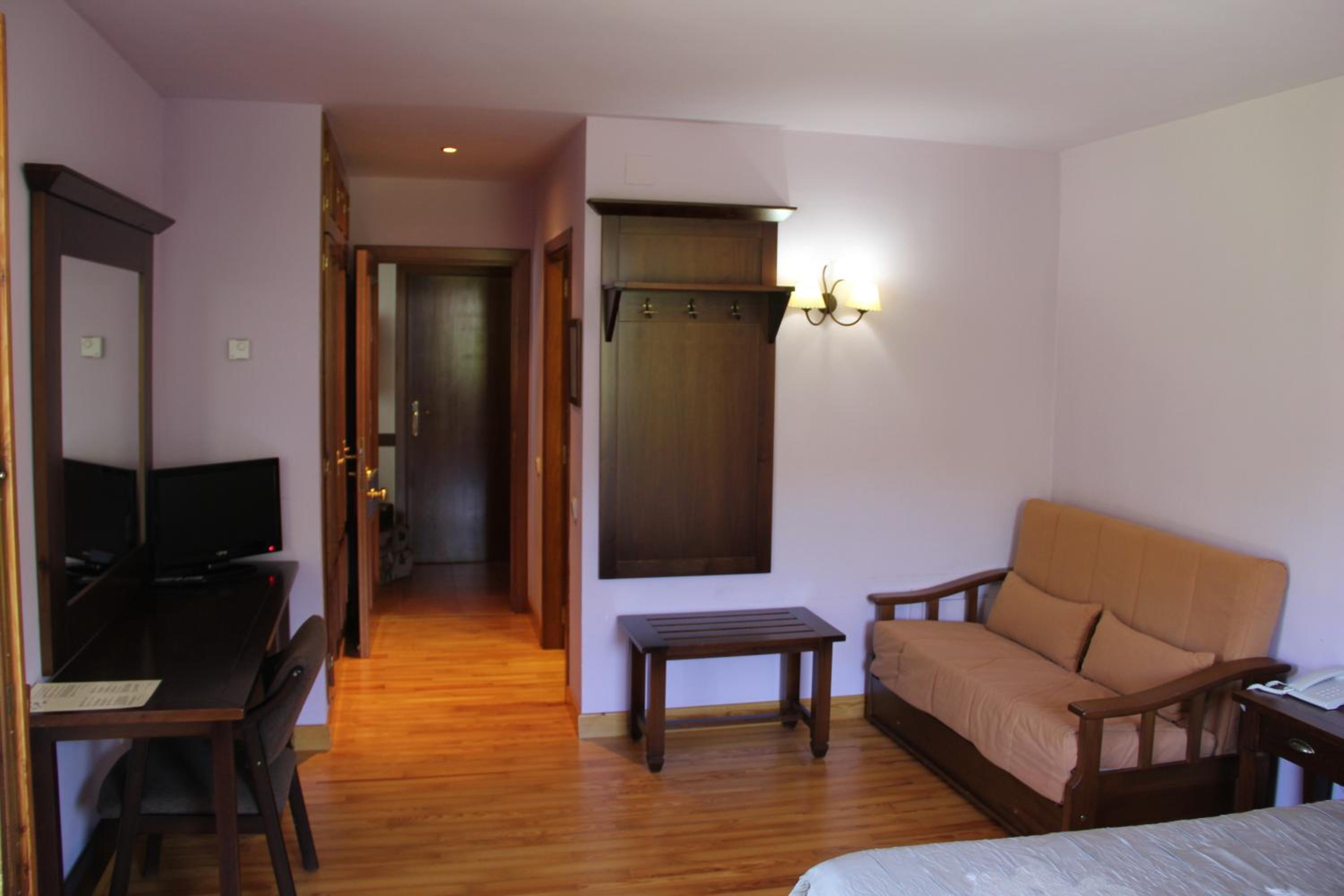 Basic Triple Room photo 3