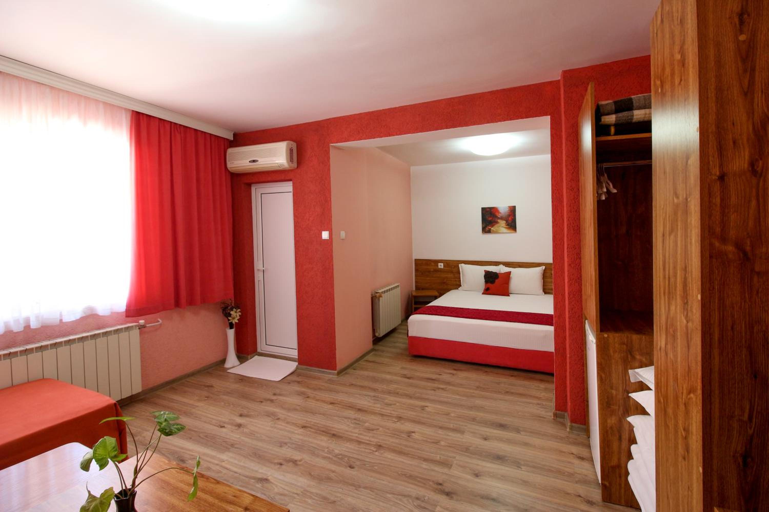 Family Suite (2 Adults + 2 Children) photo 3
