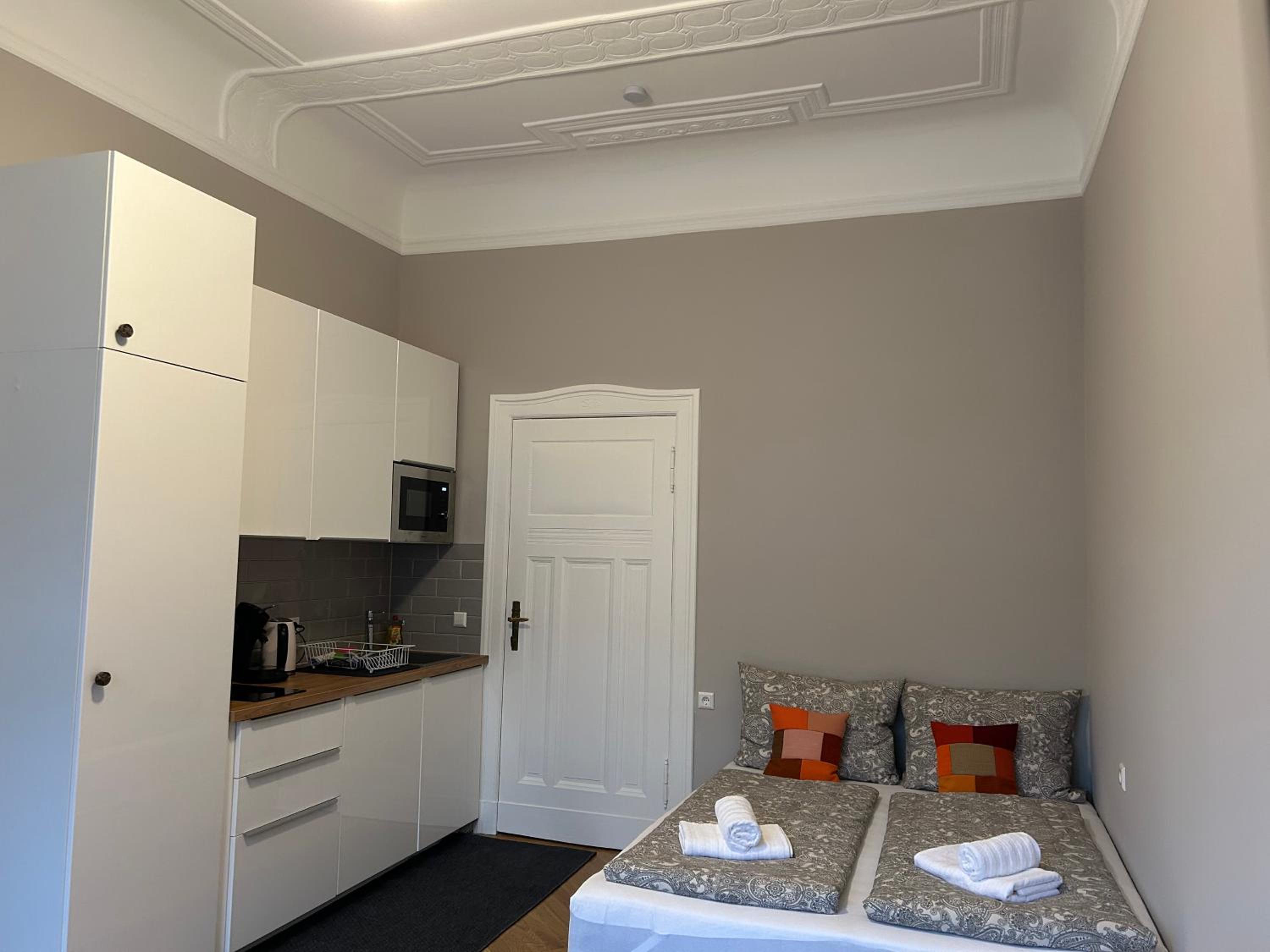 Studio Apartment photo 1
