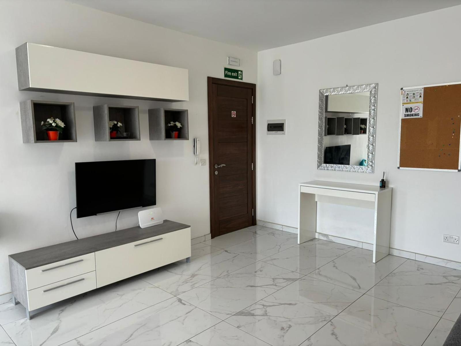 Three-Bedroom Apartment photo 3
