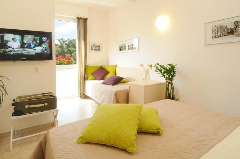Classic Triple Room photo 1
