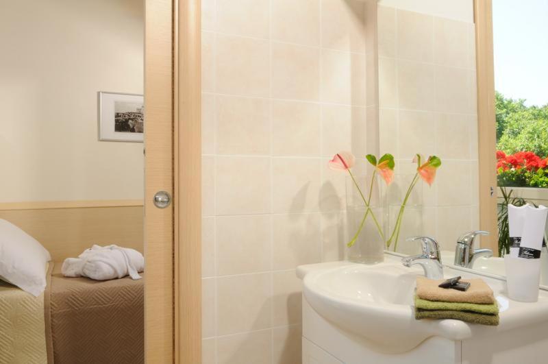 Classic Triple Room photo 2