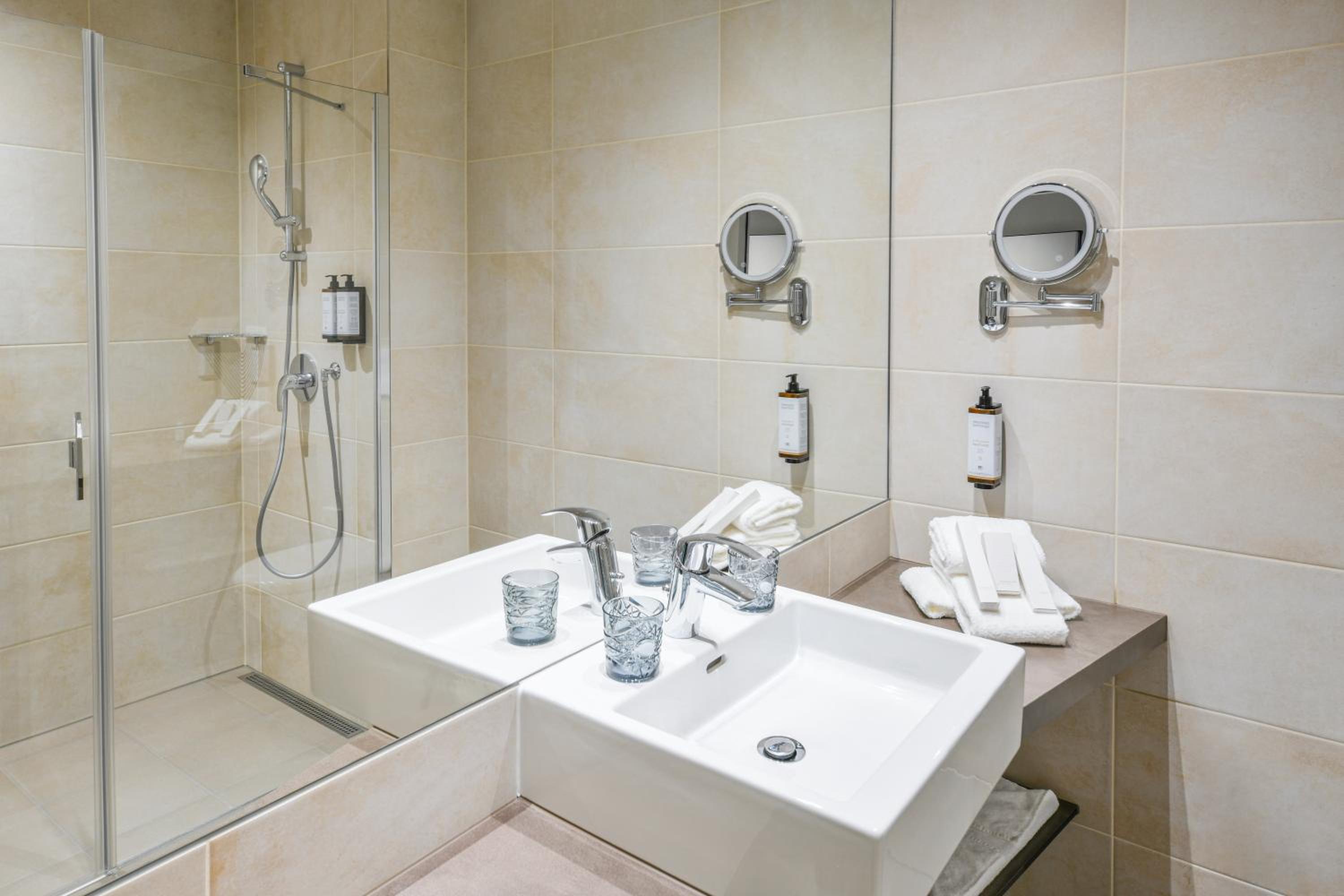 Superior Double Room - Photo 2