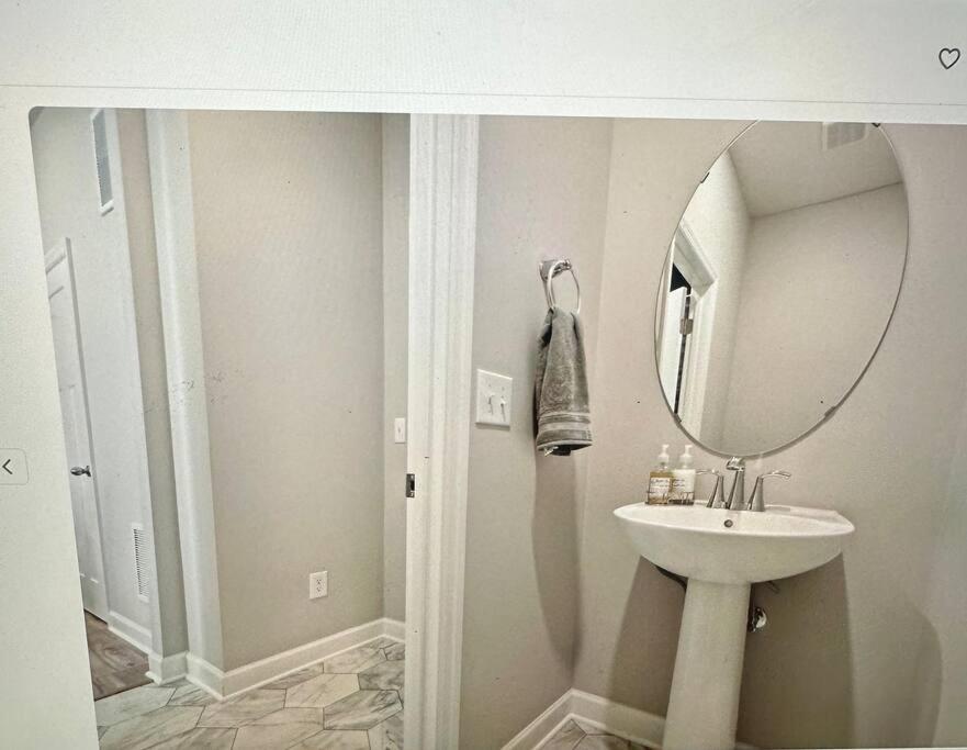 Three-Bedroom House photo 3