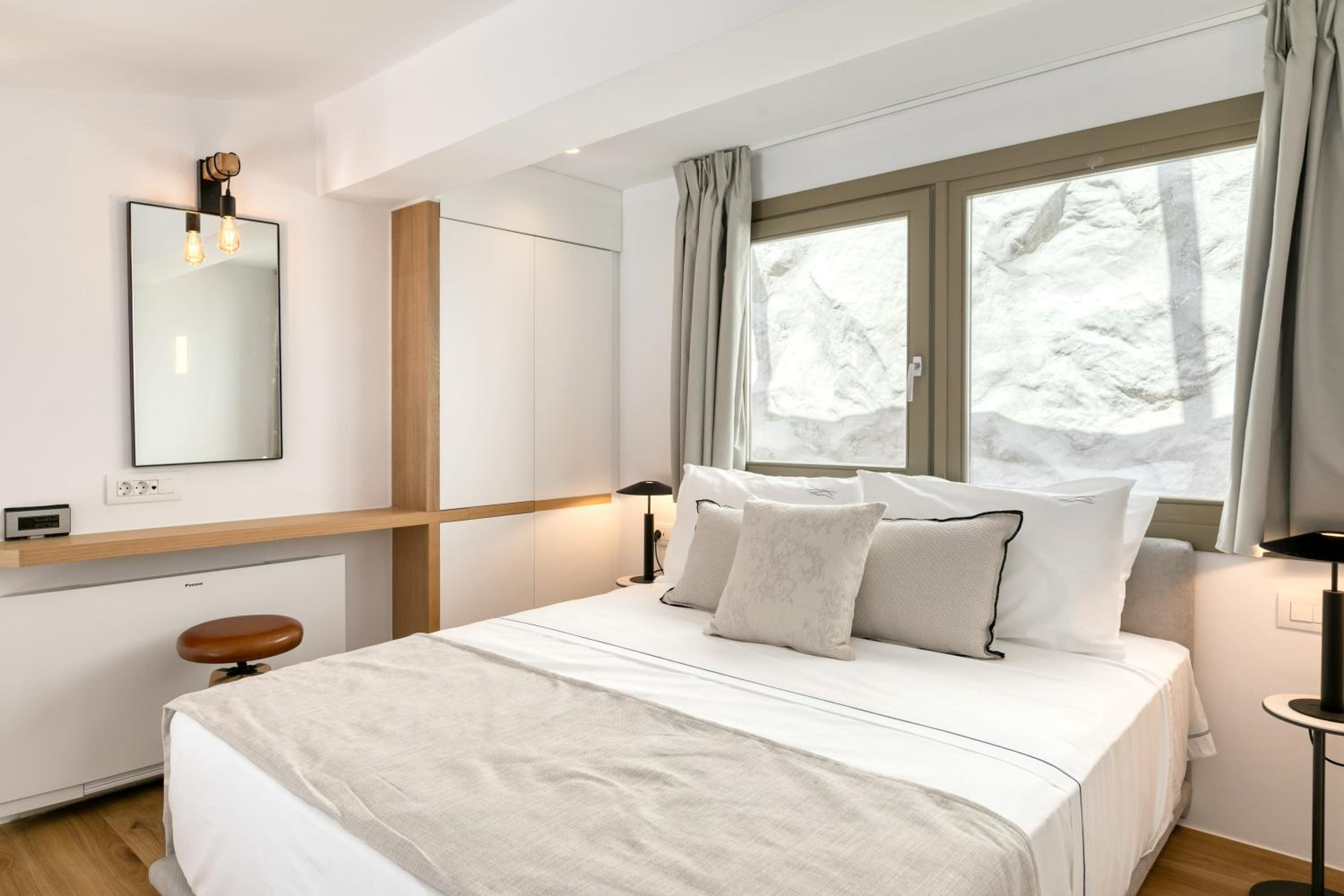 Deluxe King Suite