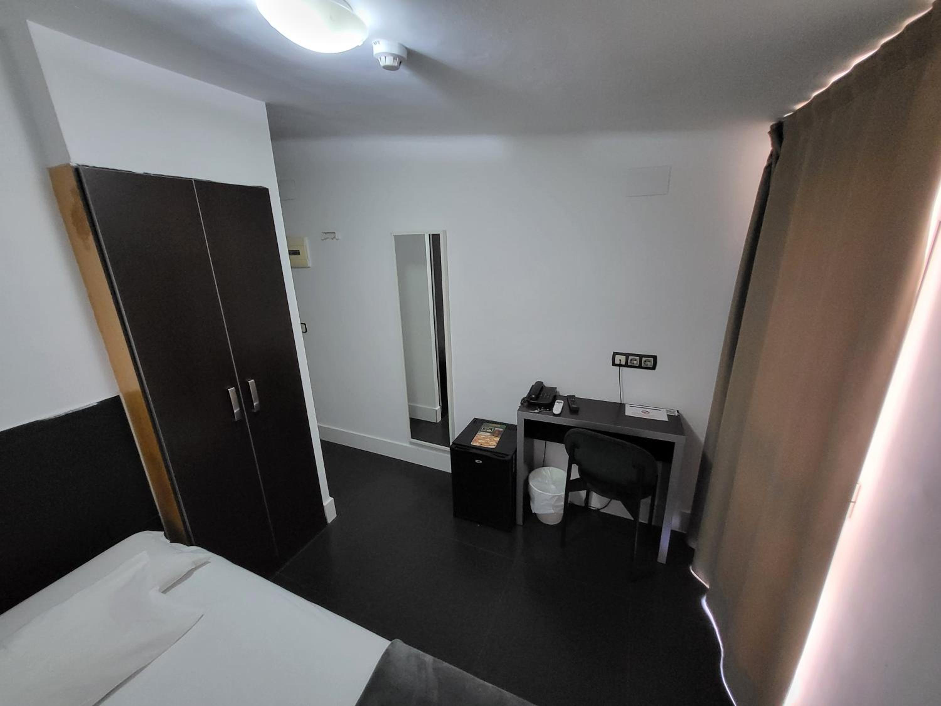 Single Room photo 2