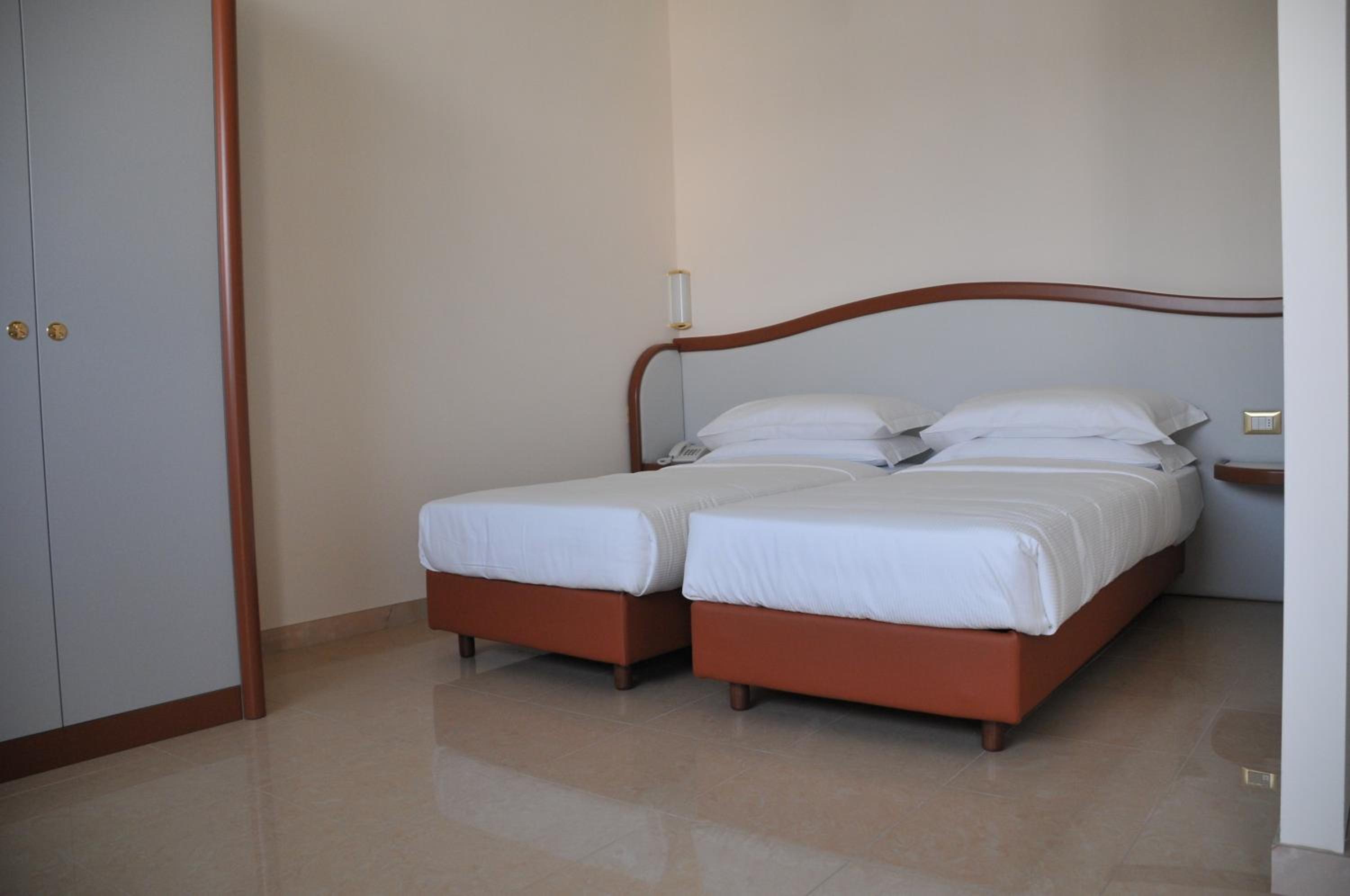 Double or Twin Room with Balcony photo 2