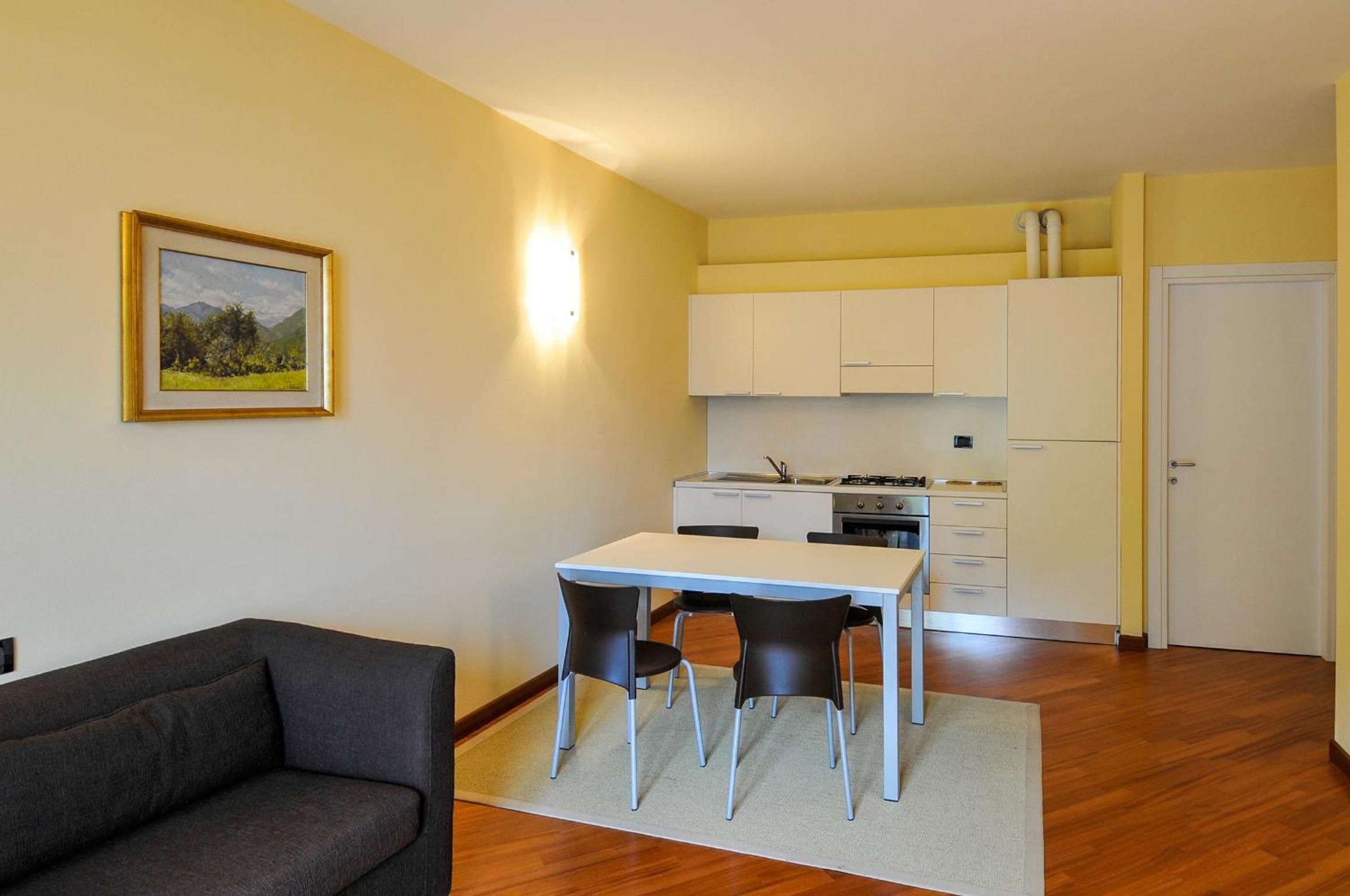 One-Bedroom Apartment with Lake View - Annex - Photo 4
