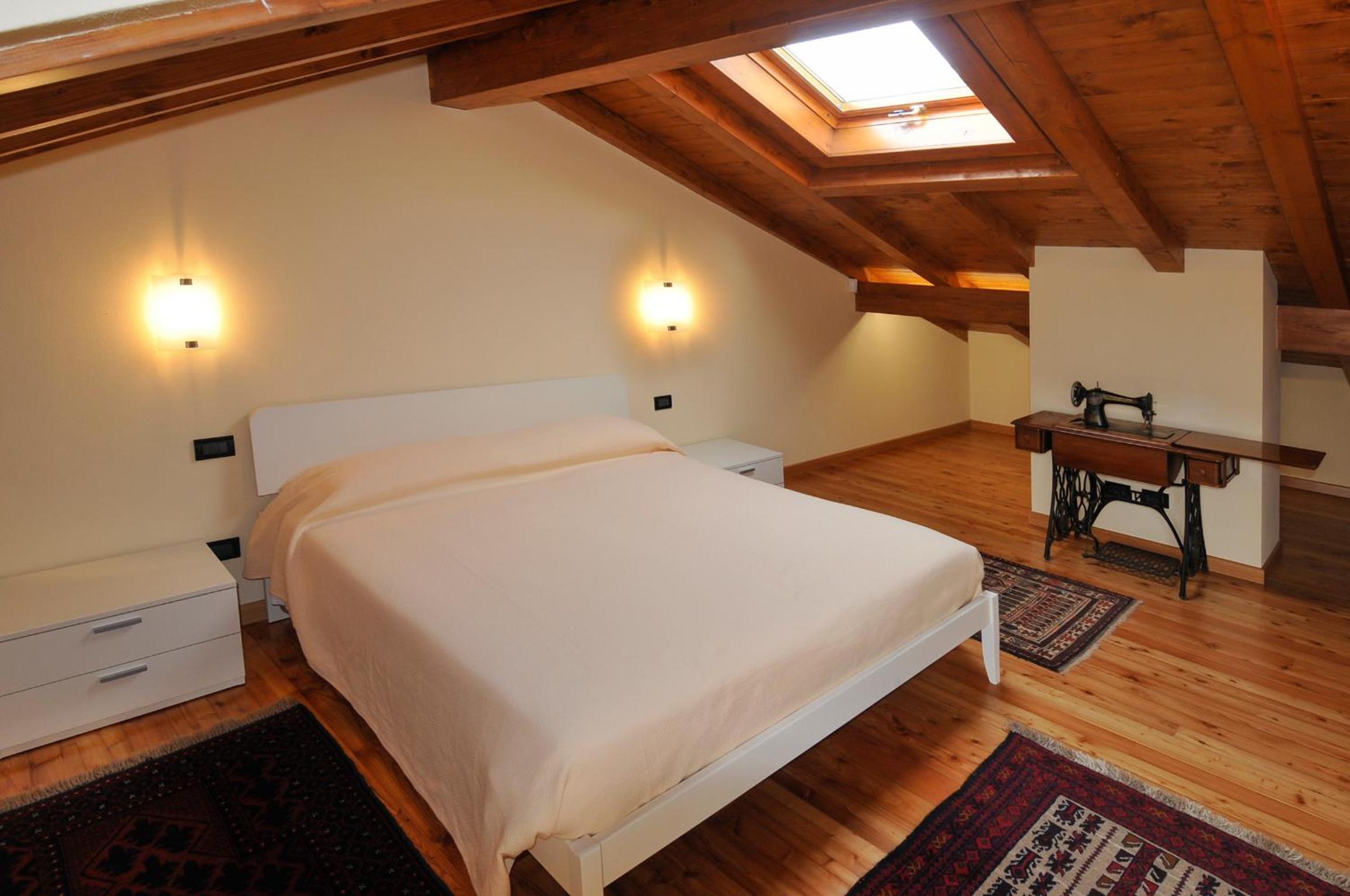One-Bedroom Apartment with Lake View - Annex - Photo 7
