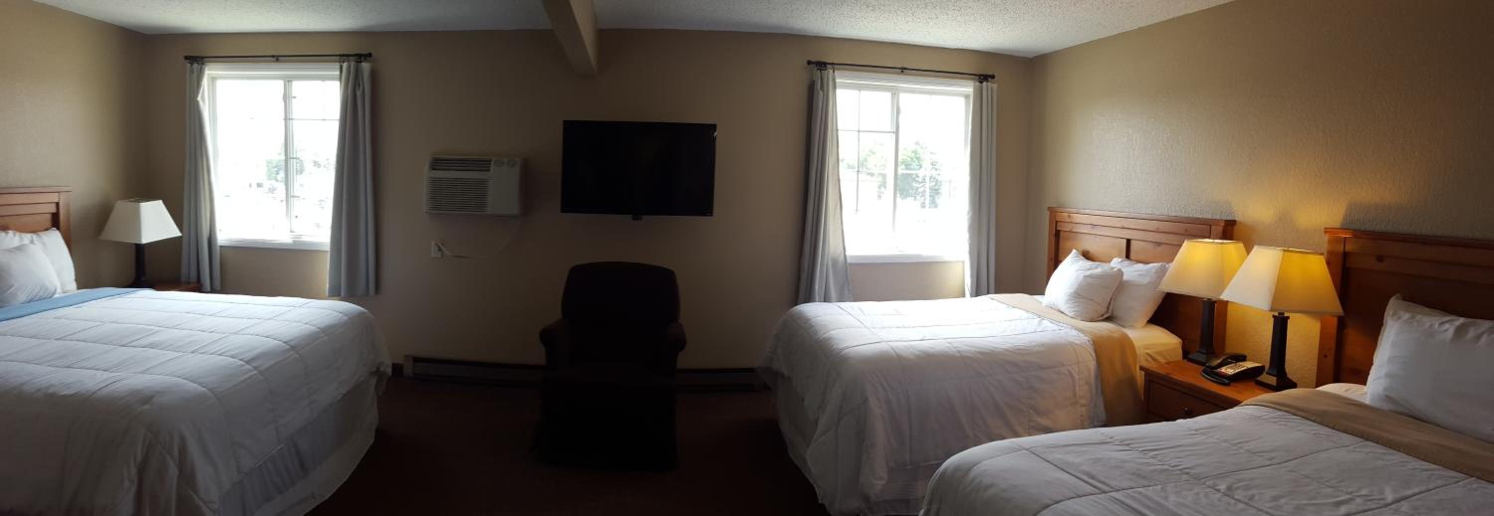 Studio King Suite with Two Double Beds - Non-Smoking - Photo 2