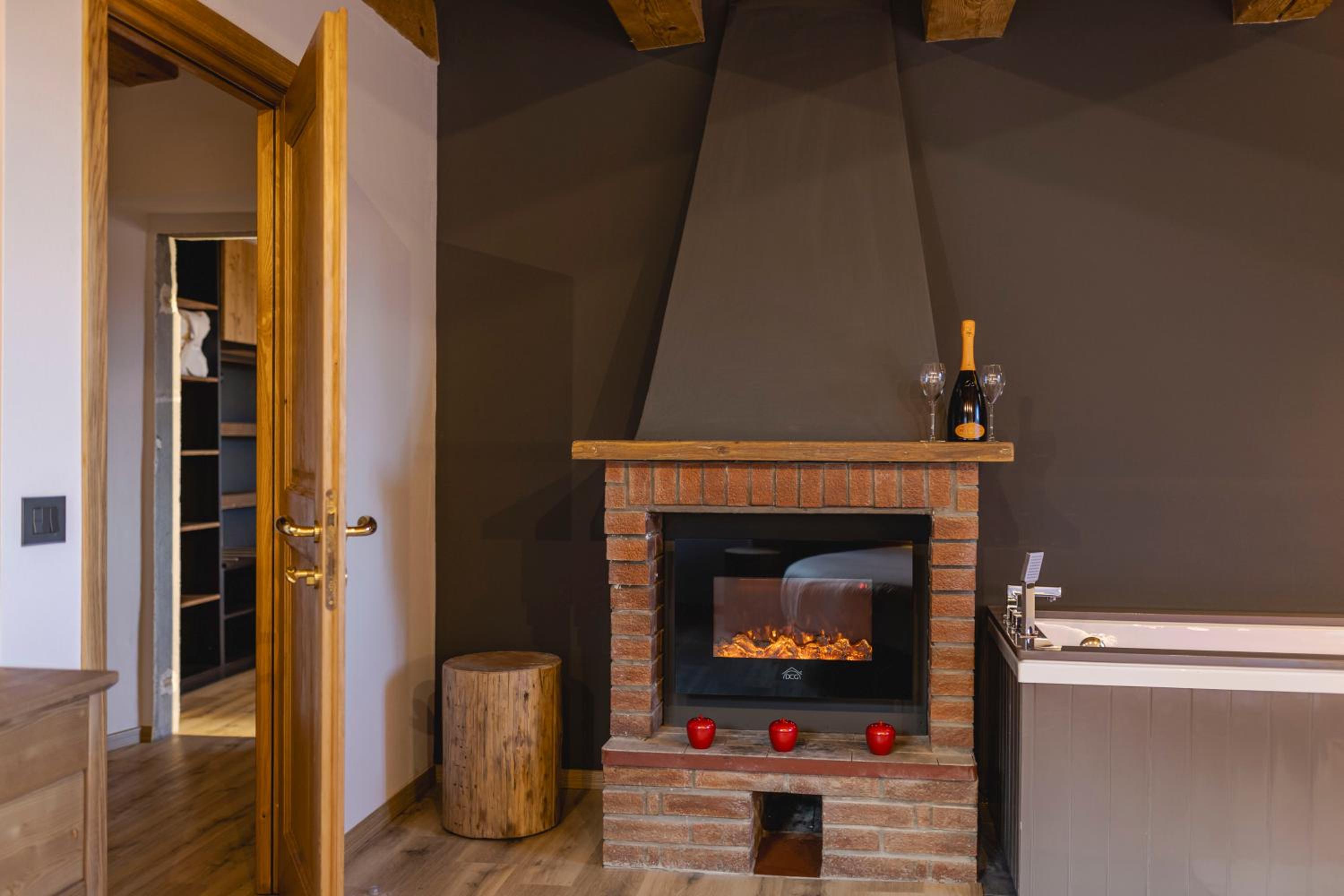 Loft Apartment with Hot Tub and Salt Cave photo 3
