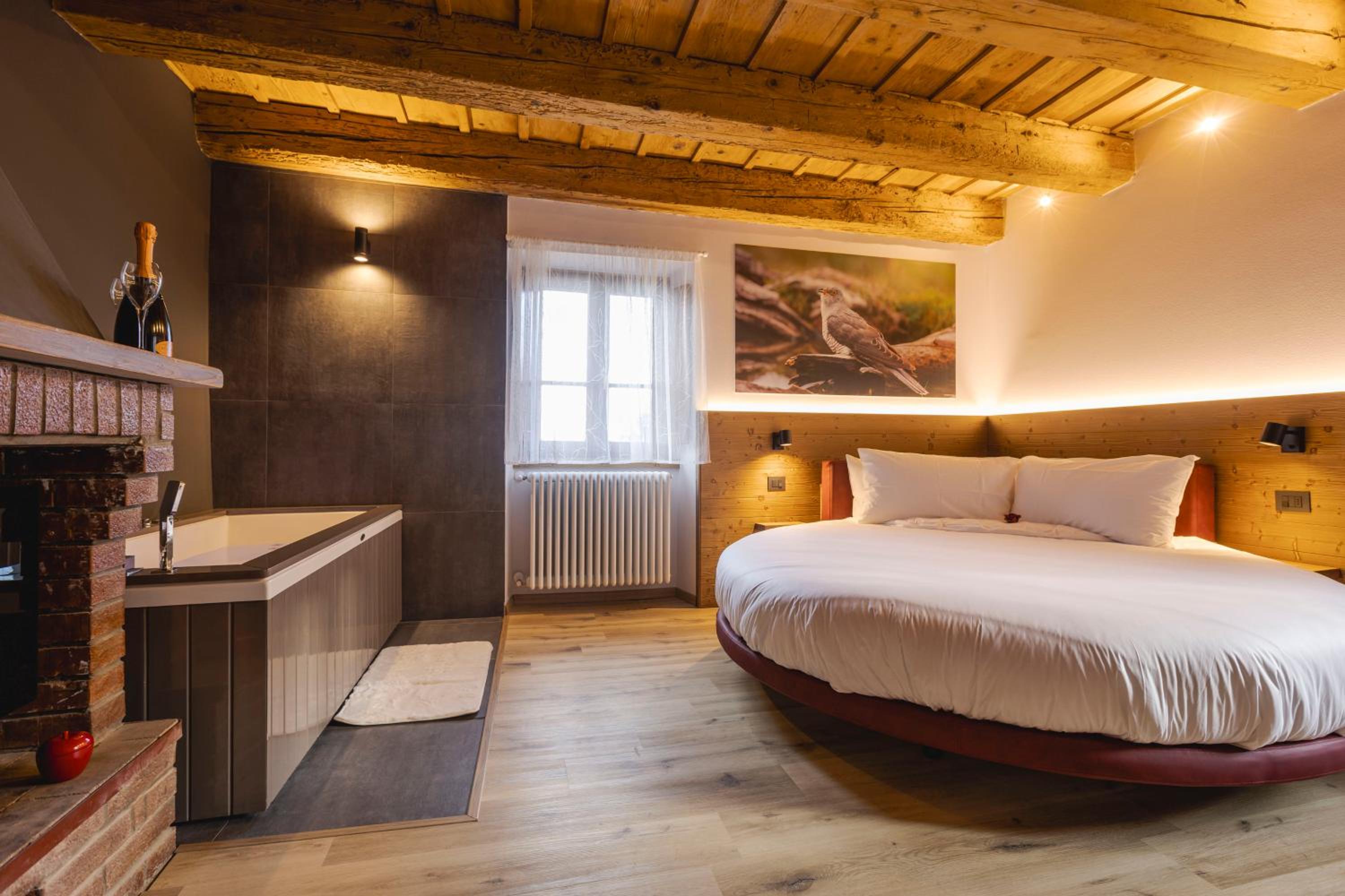 Loft Apartment with Hot Tub and Salt Cave photo 1