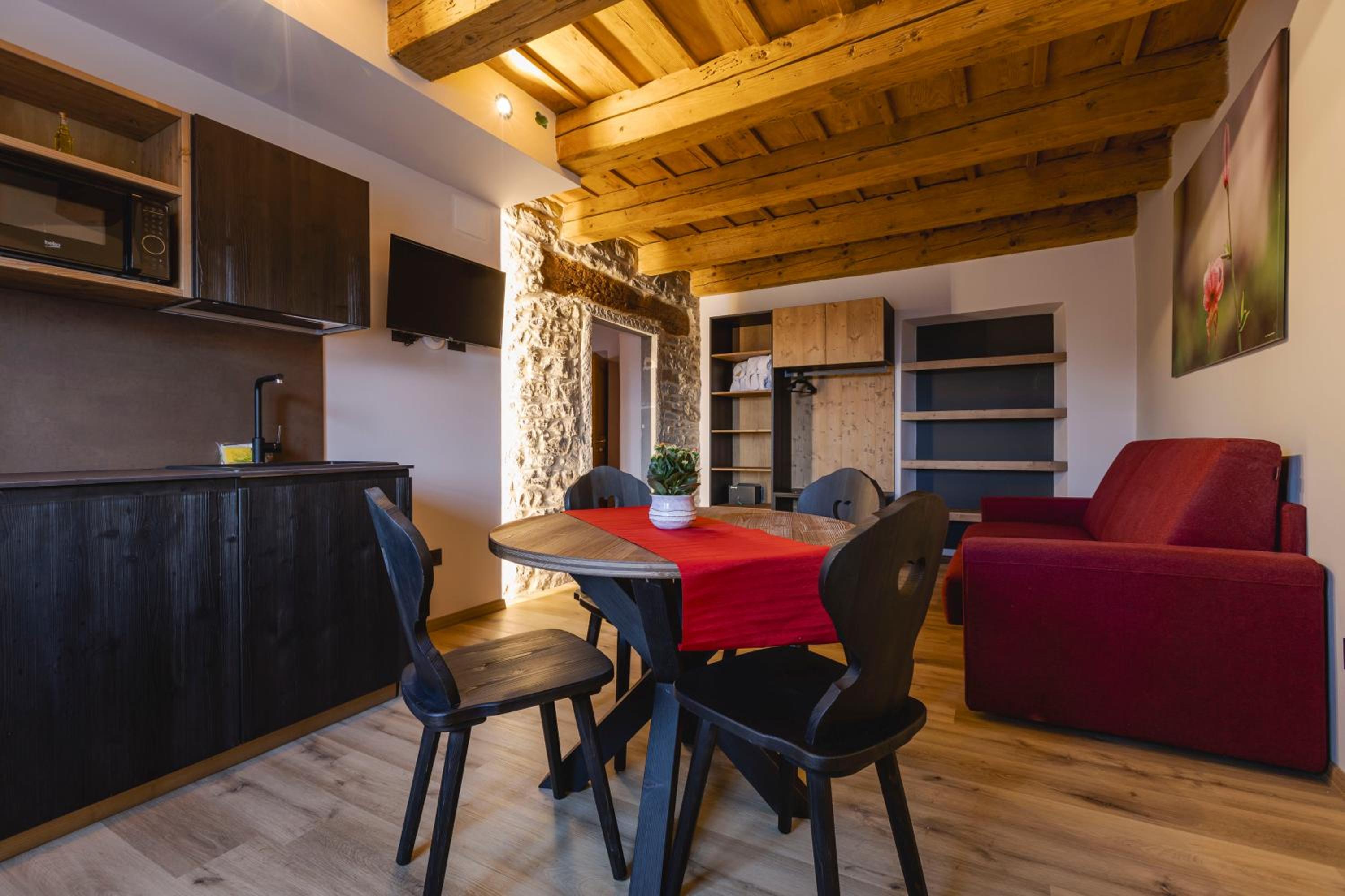 Loft Apartment with Hot Tub and Salt Cave photo 2