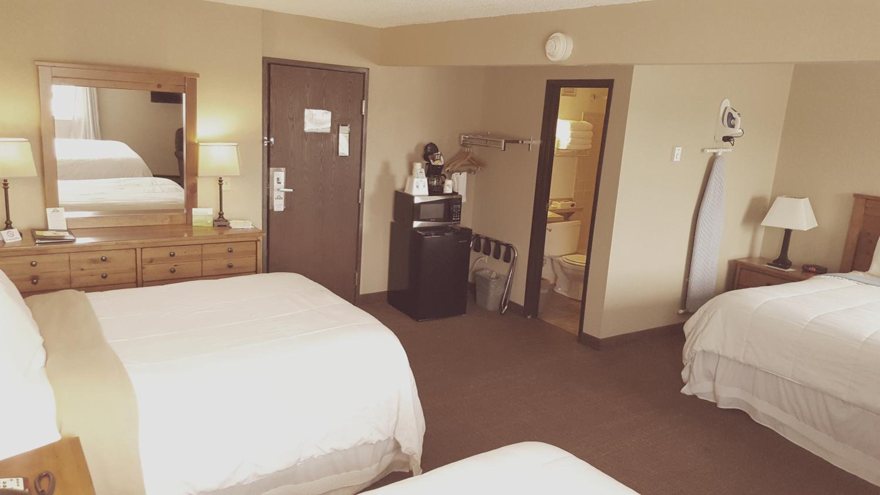 Studio King Suite with Two Double Beds - Non-Smoking - Photo 3