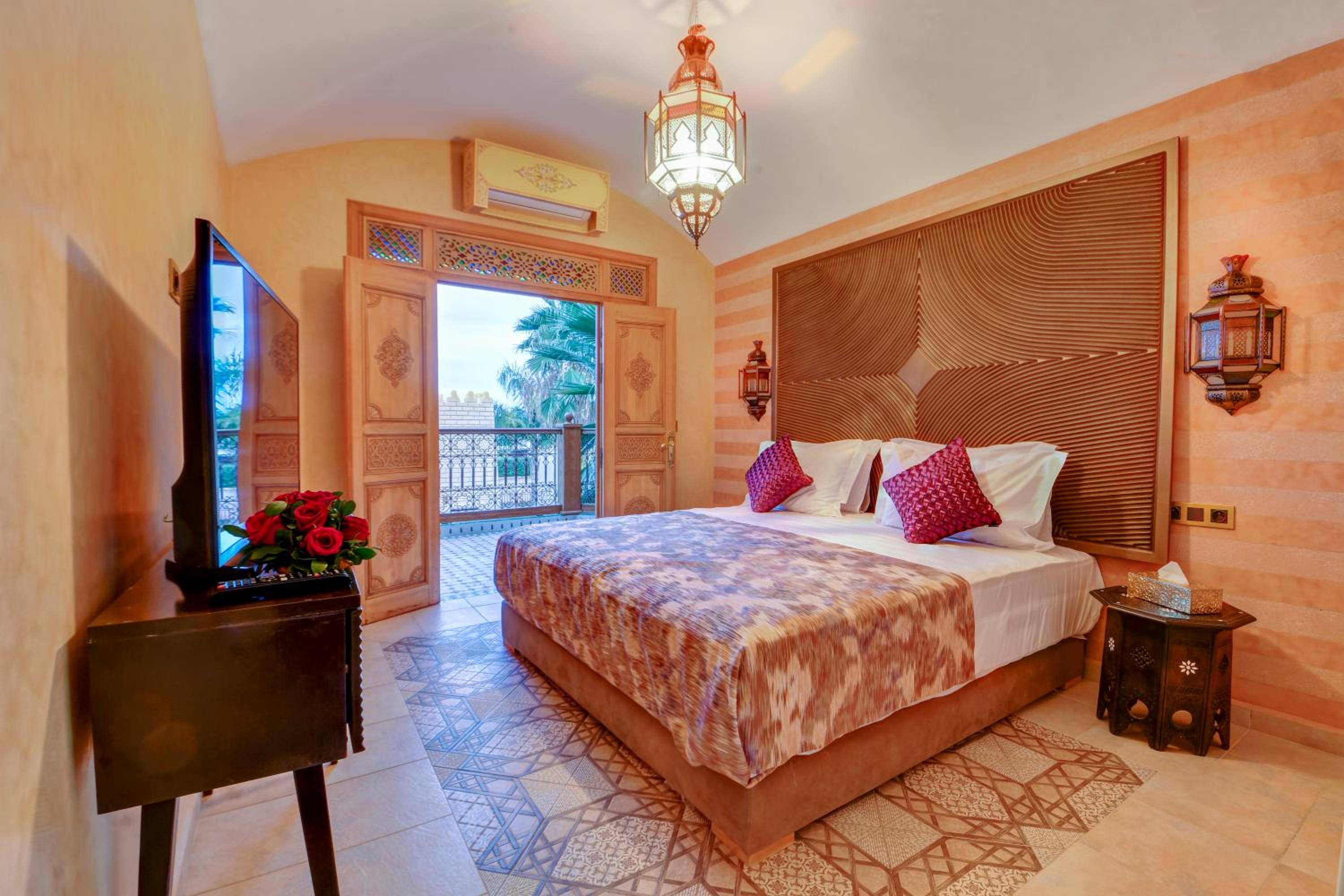 Deluxe Double Room With Balcony - Photo 2