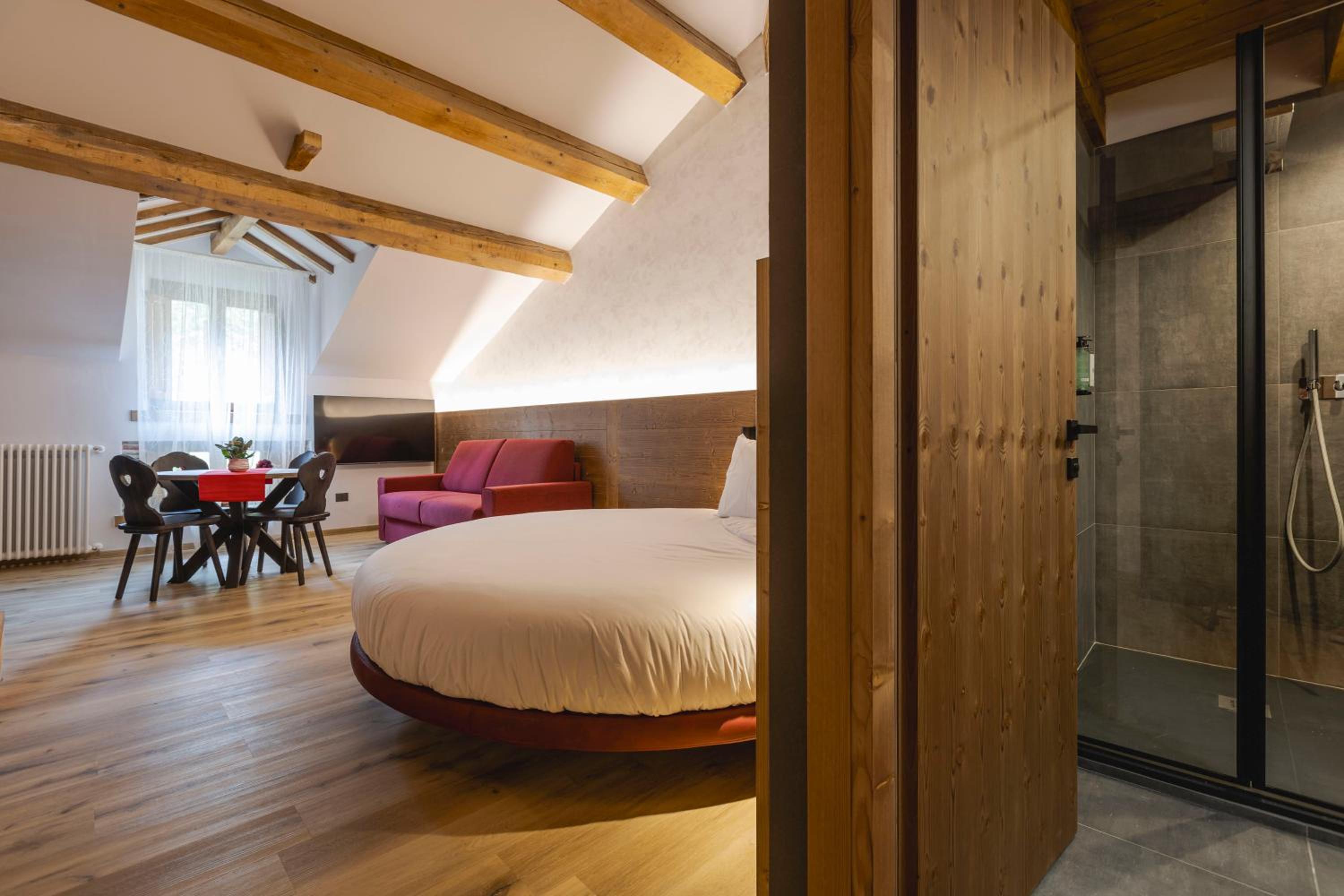 Luxury Chalet with Hot Tub photo 2