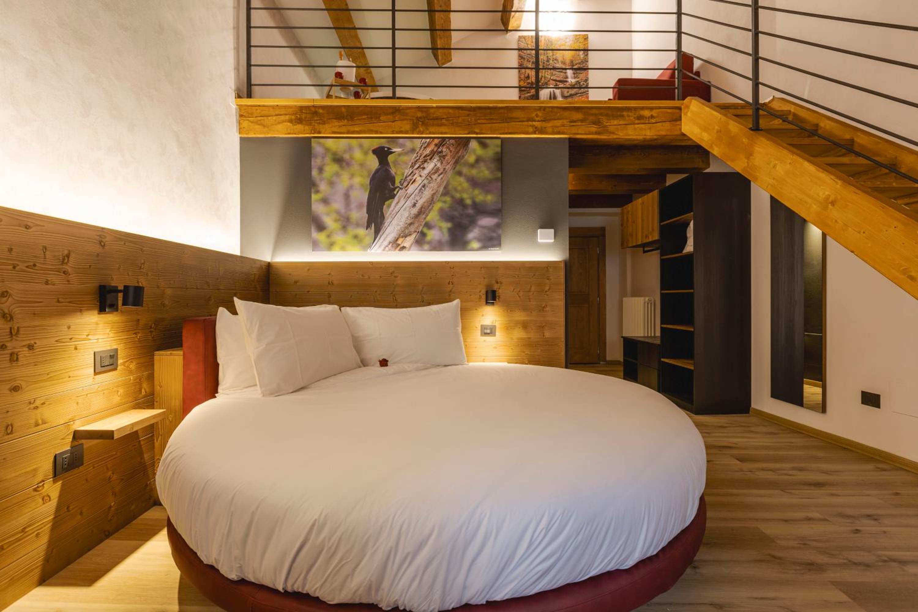 Luxury Chalet with Hot Tub photo 1