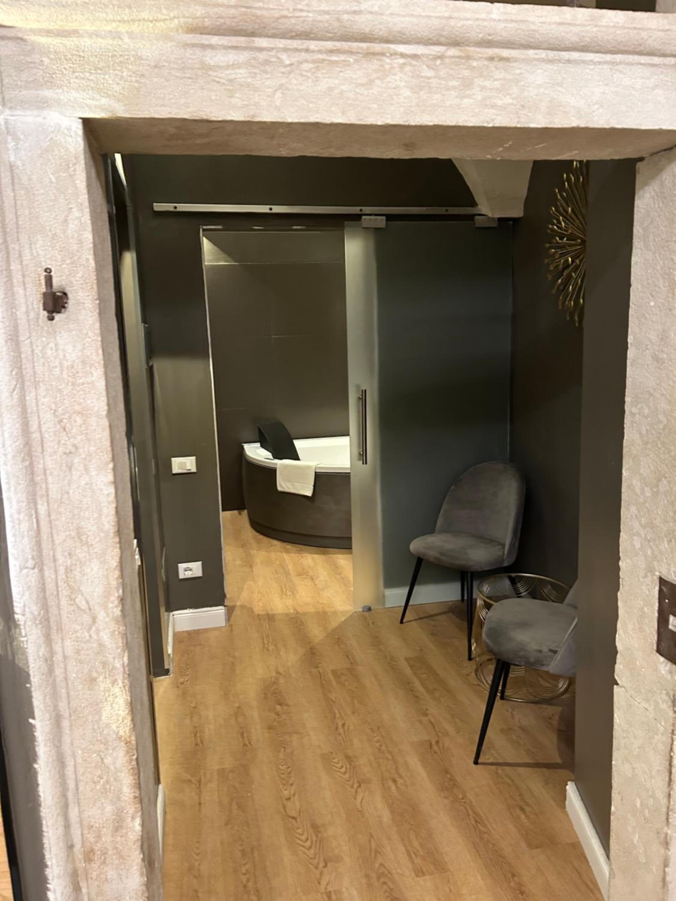Double Room with Spa Bath photo 3