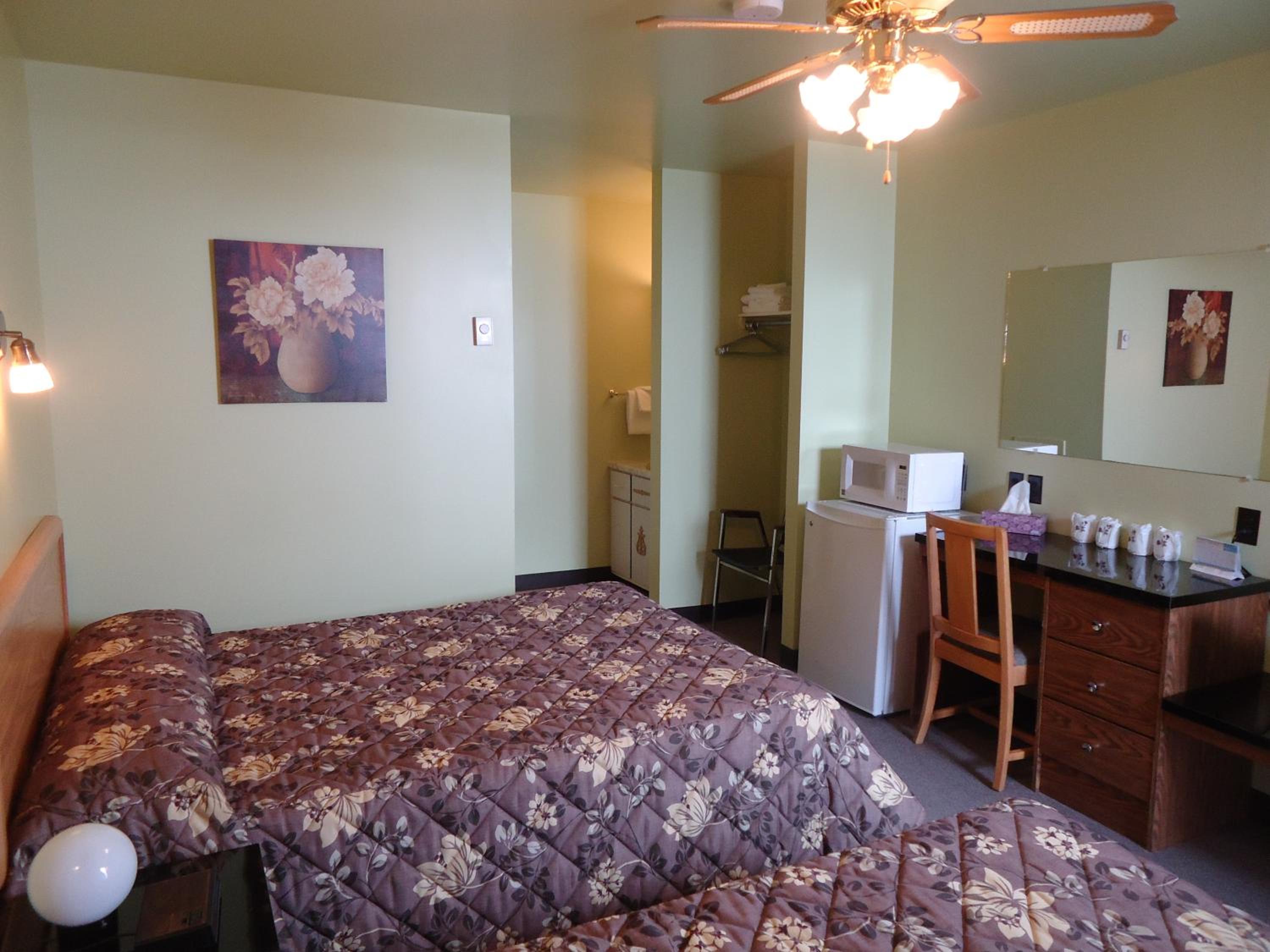 Quadruple Room with Sea View - Photo 5