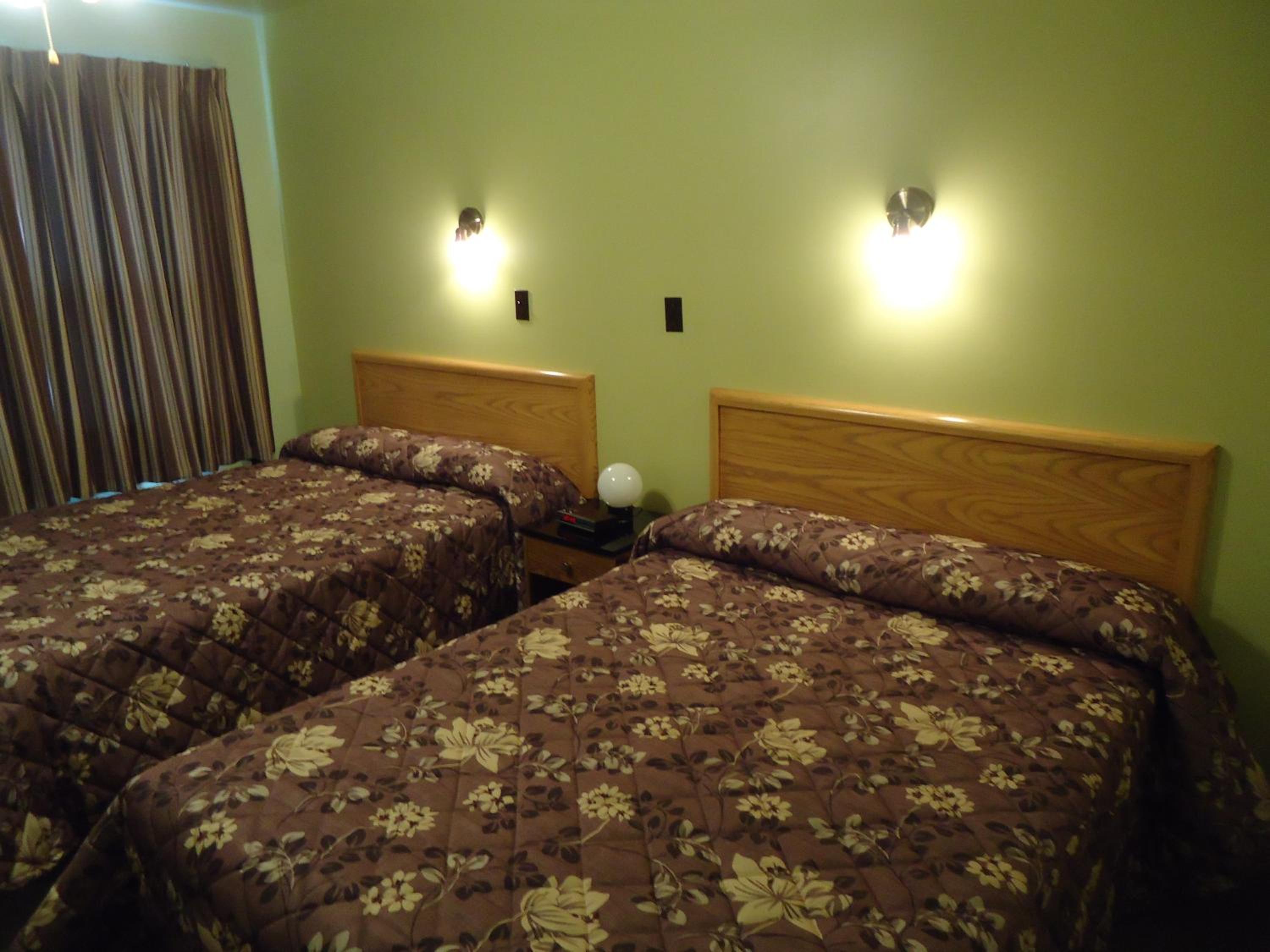 Quadruple Room with Sea View - Photo 3
