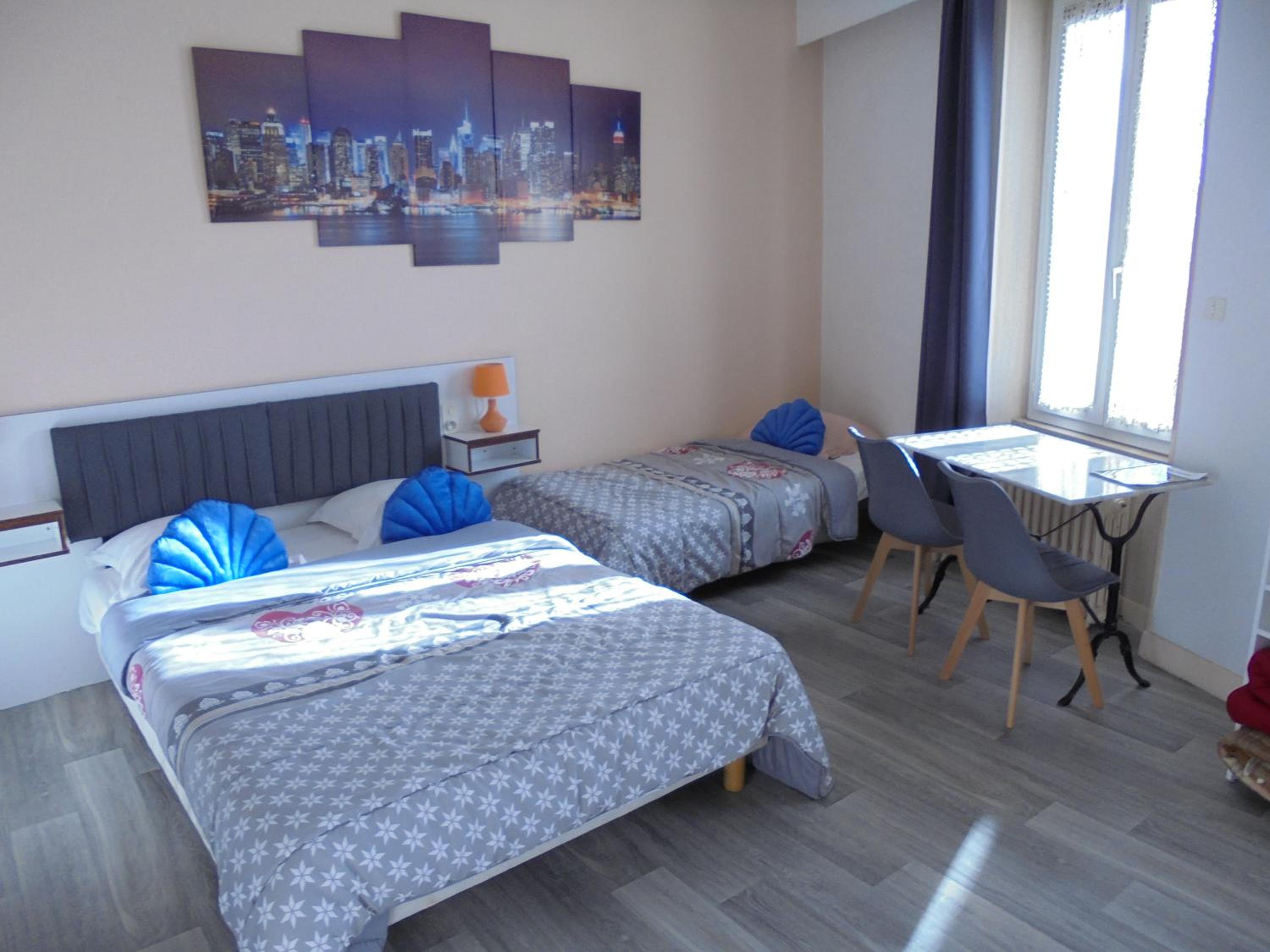 Family Room (2 Adults + 3 Children)