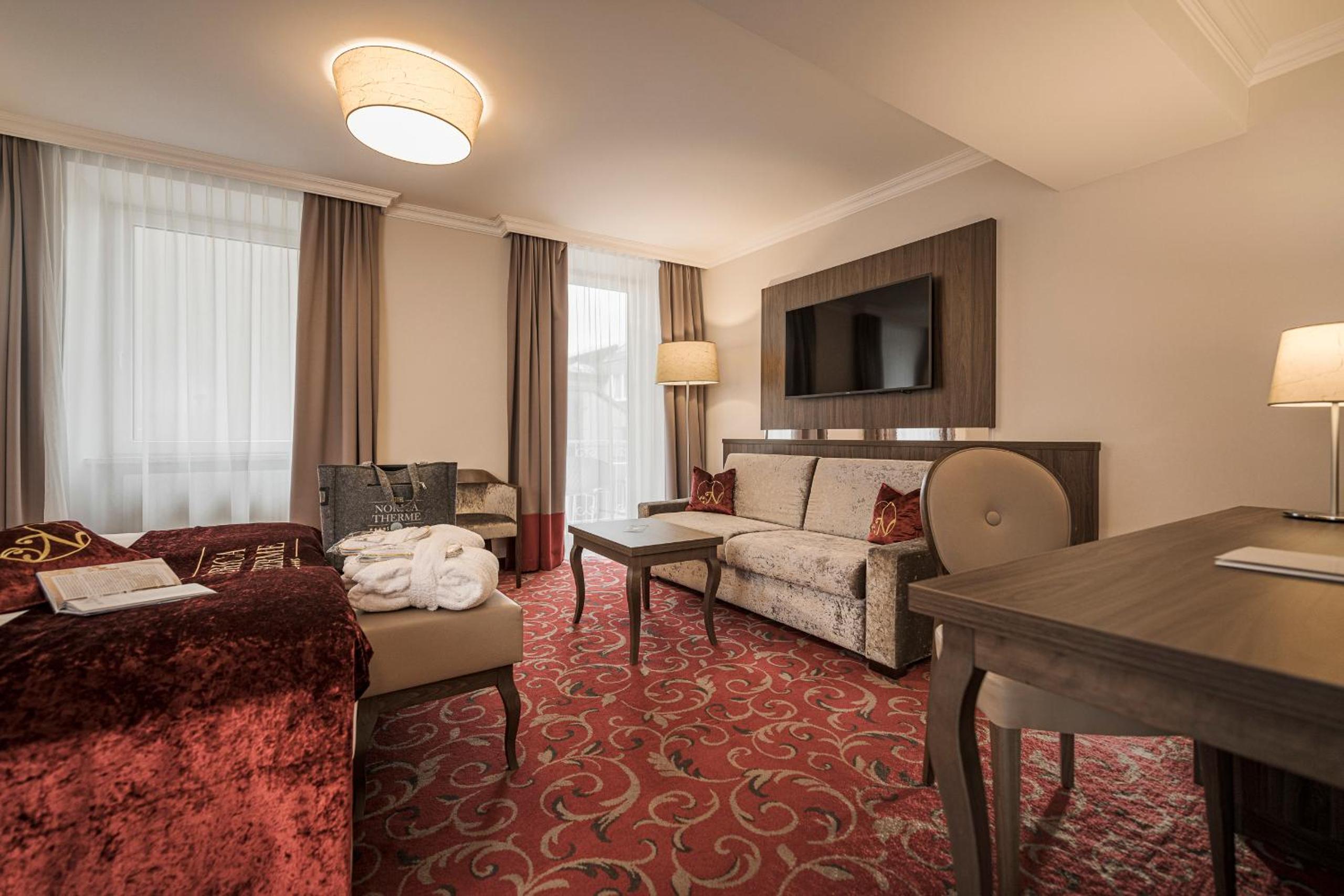 Double Room with Balcony - Free access to Alpentherme photo 3