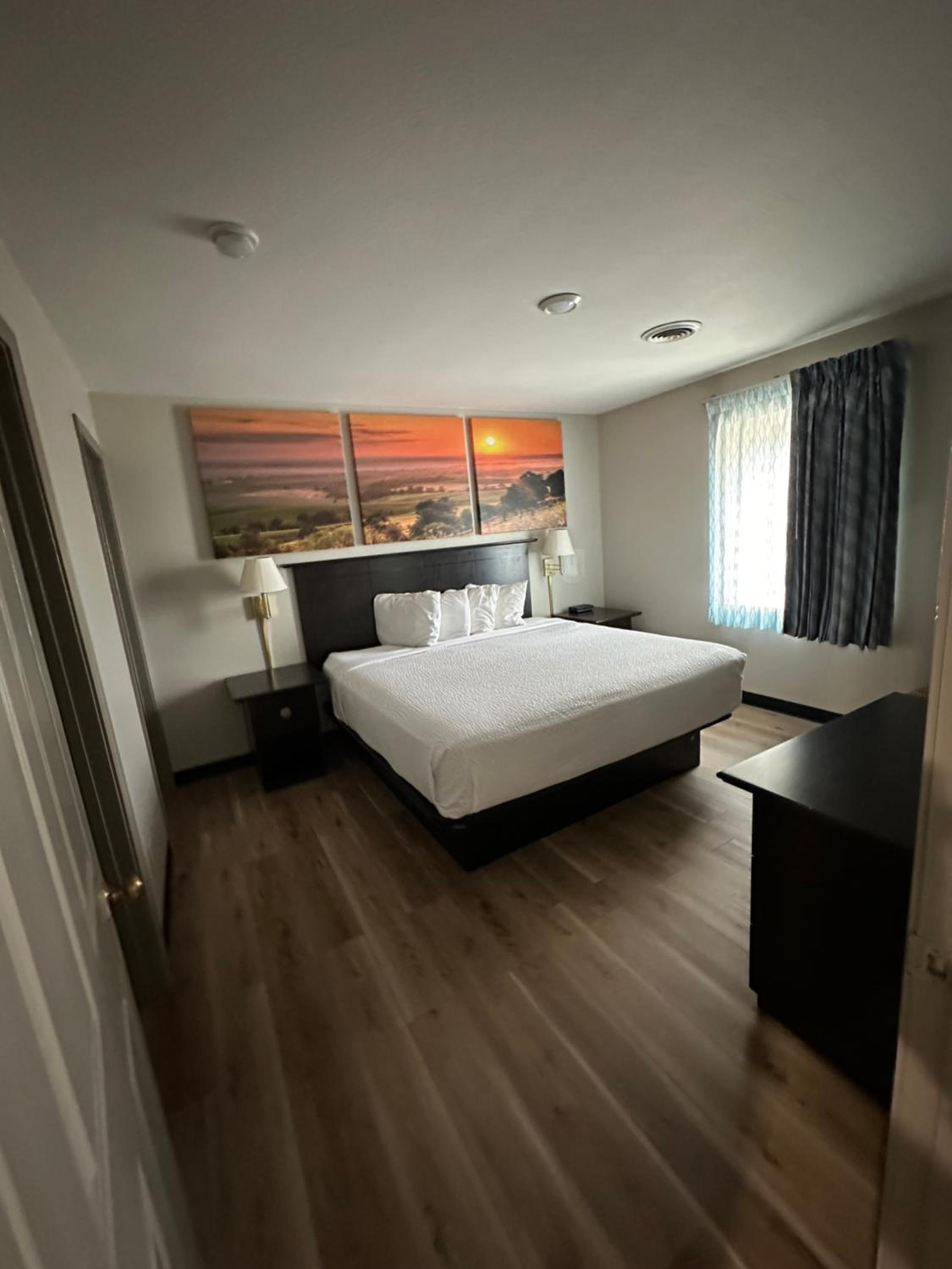 One-Bedroom King Suite - Non-Smoking - Photo 3