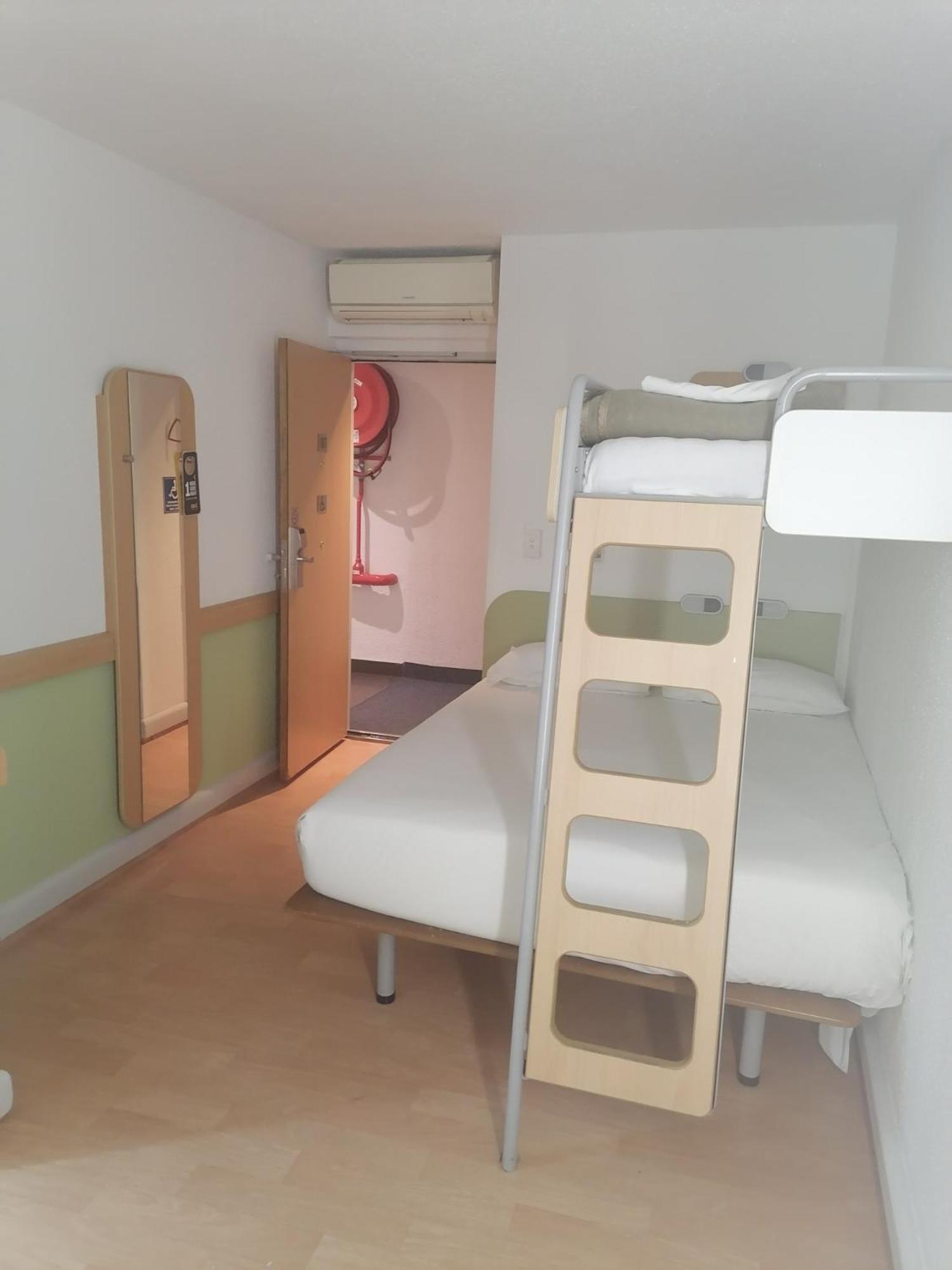 Standard Triple Room (Nonsmoking) photo 3