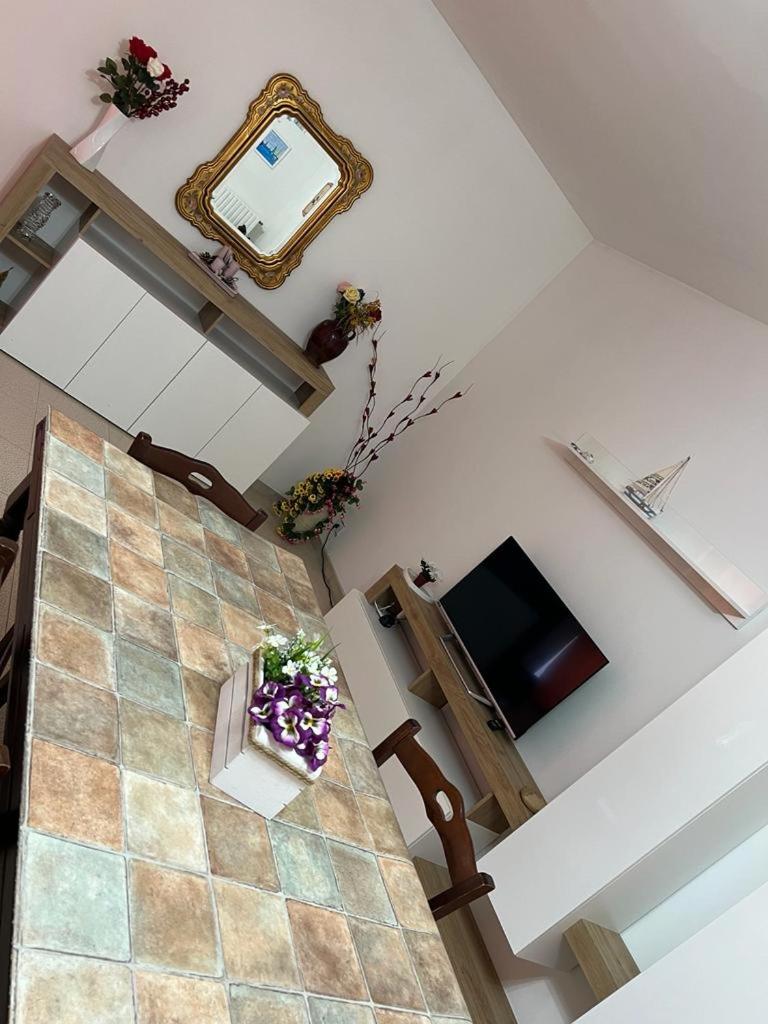 Three-Bedroom House photo 3
