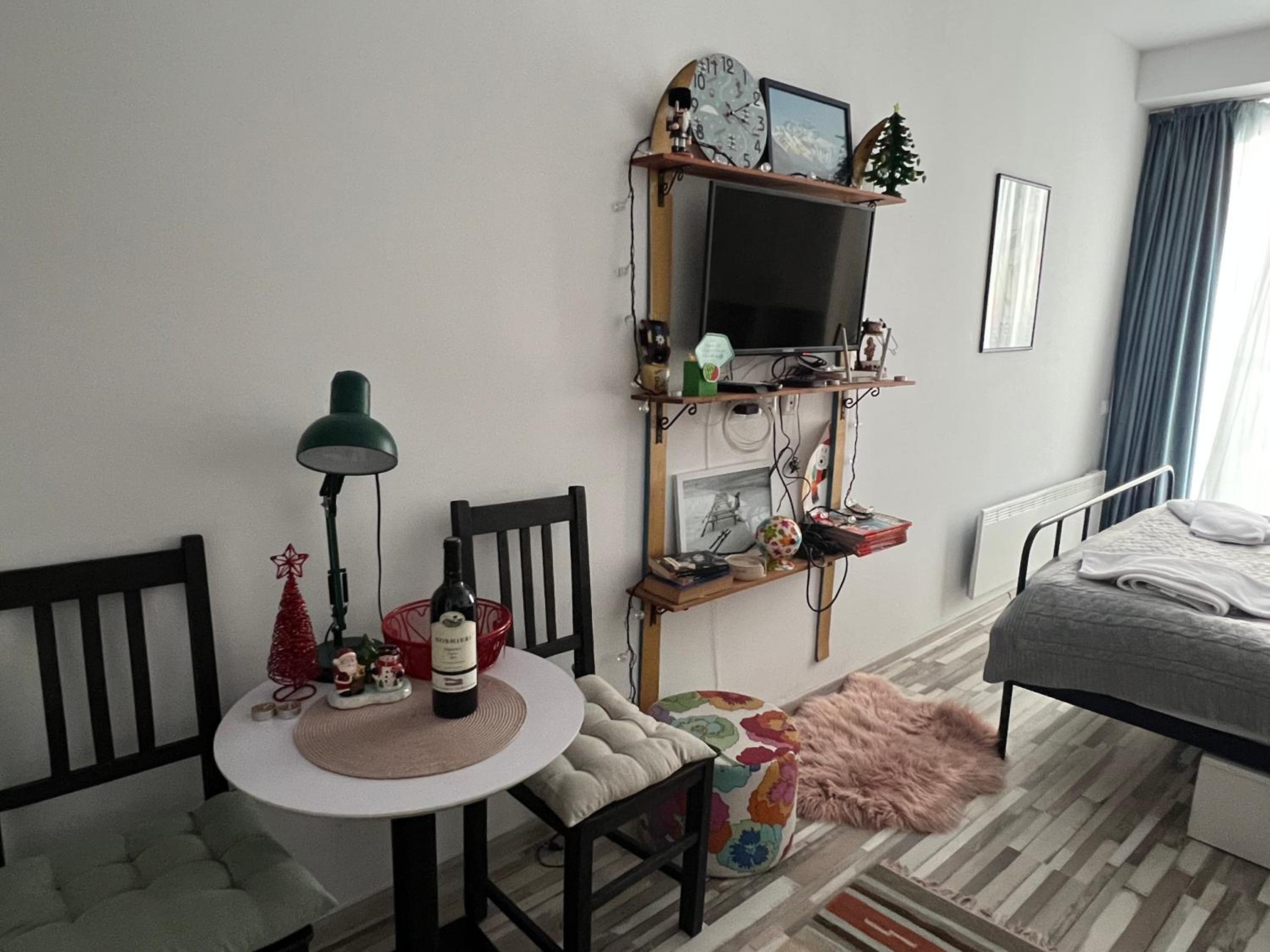 Studio Apartment - Photo 14