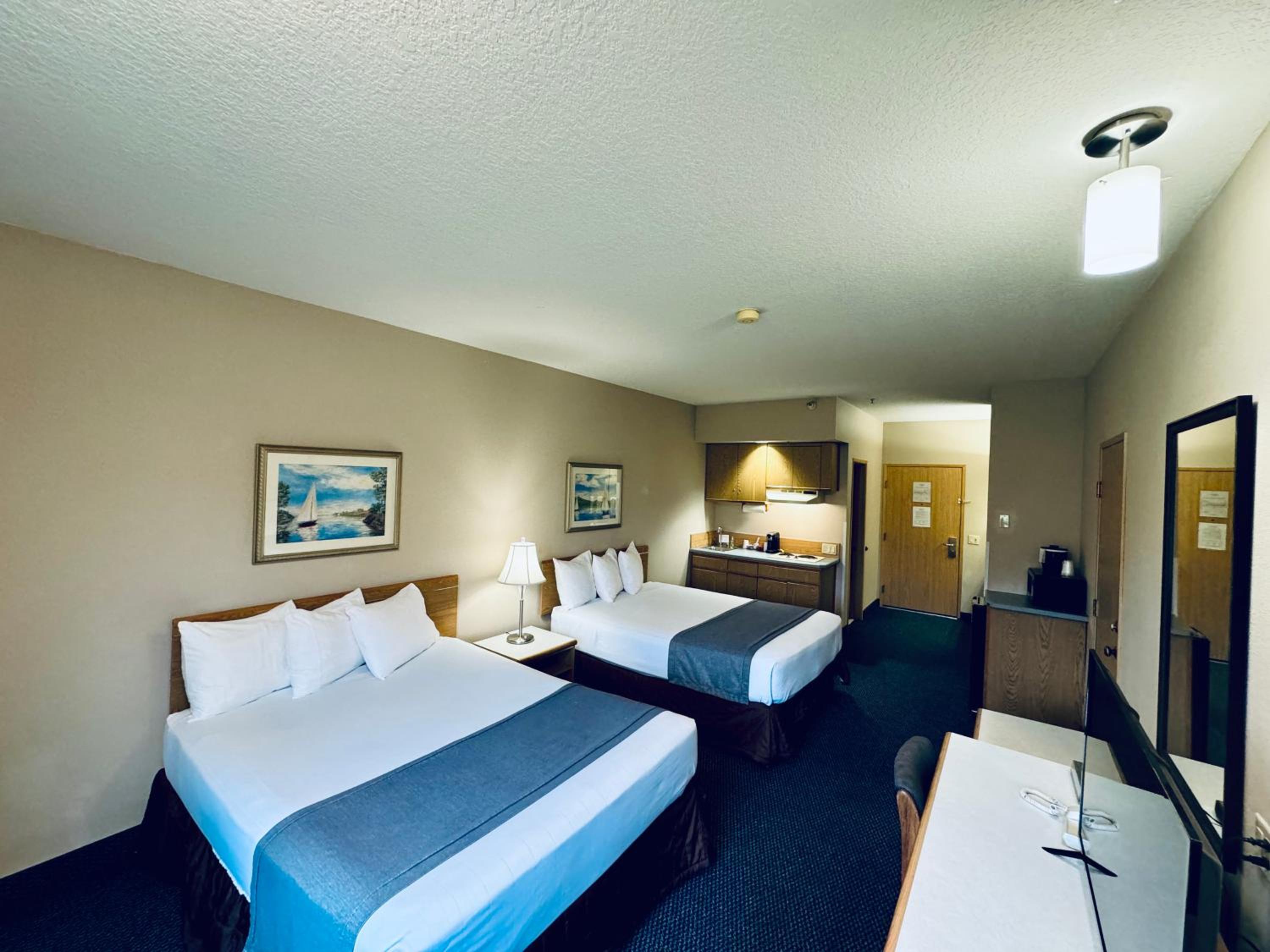 Queen Room with Two Queen Beds - Photo 1