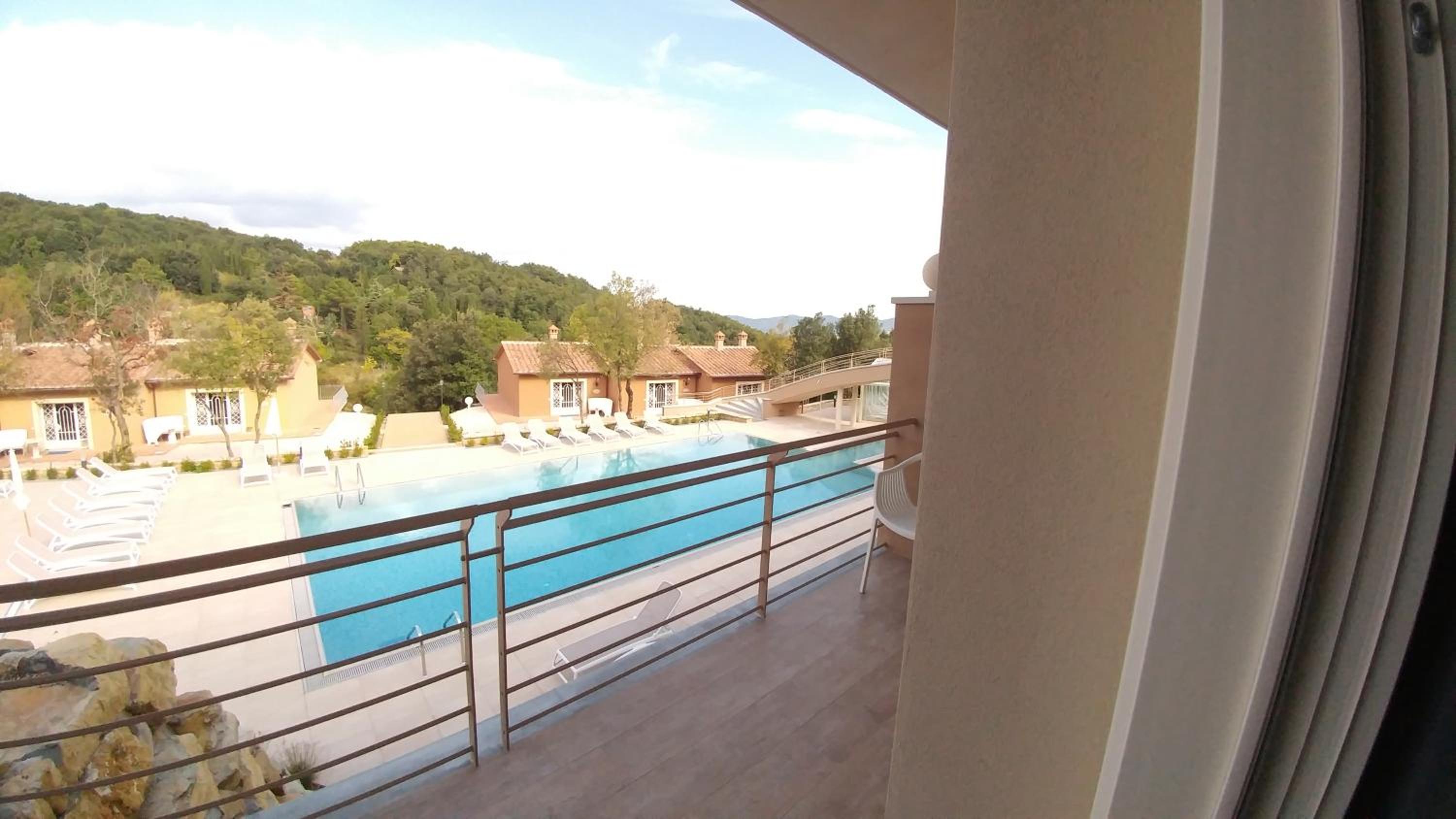Deluxe Double Room with Balcony photo 2
