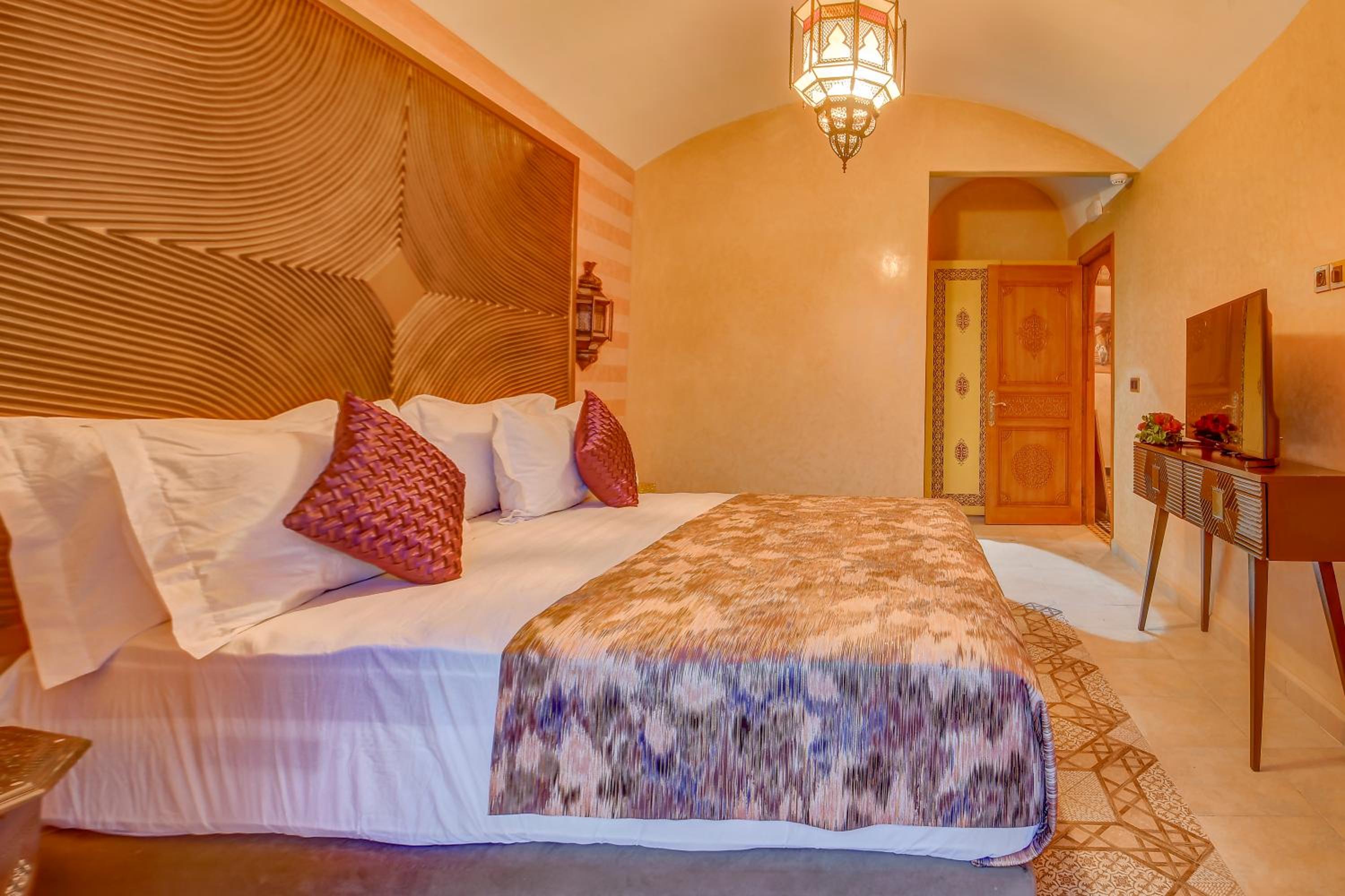 Deluxe Double Room With Balcony - Photo 1