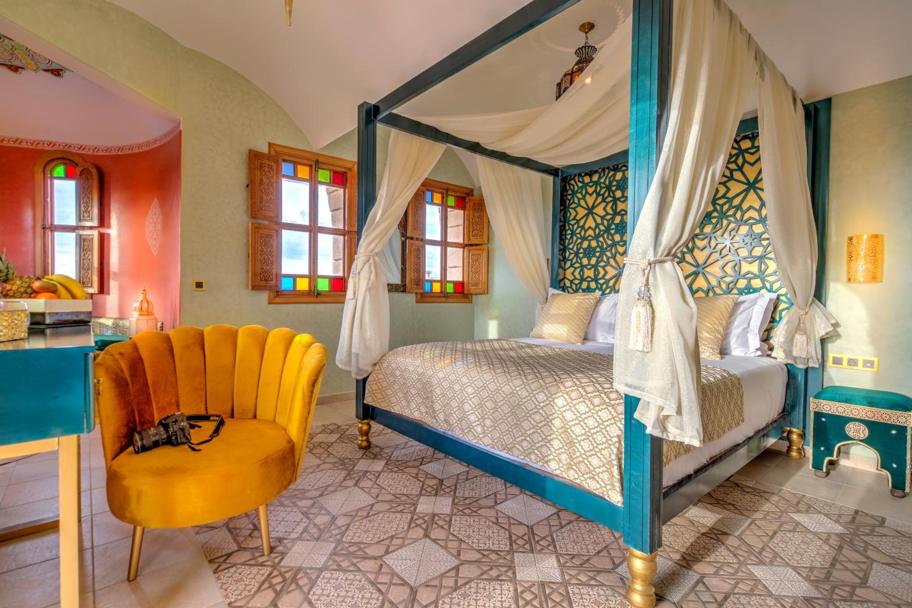 Junior Suite With Pool View - Photo 3
