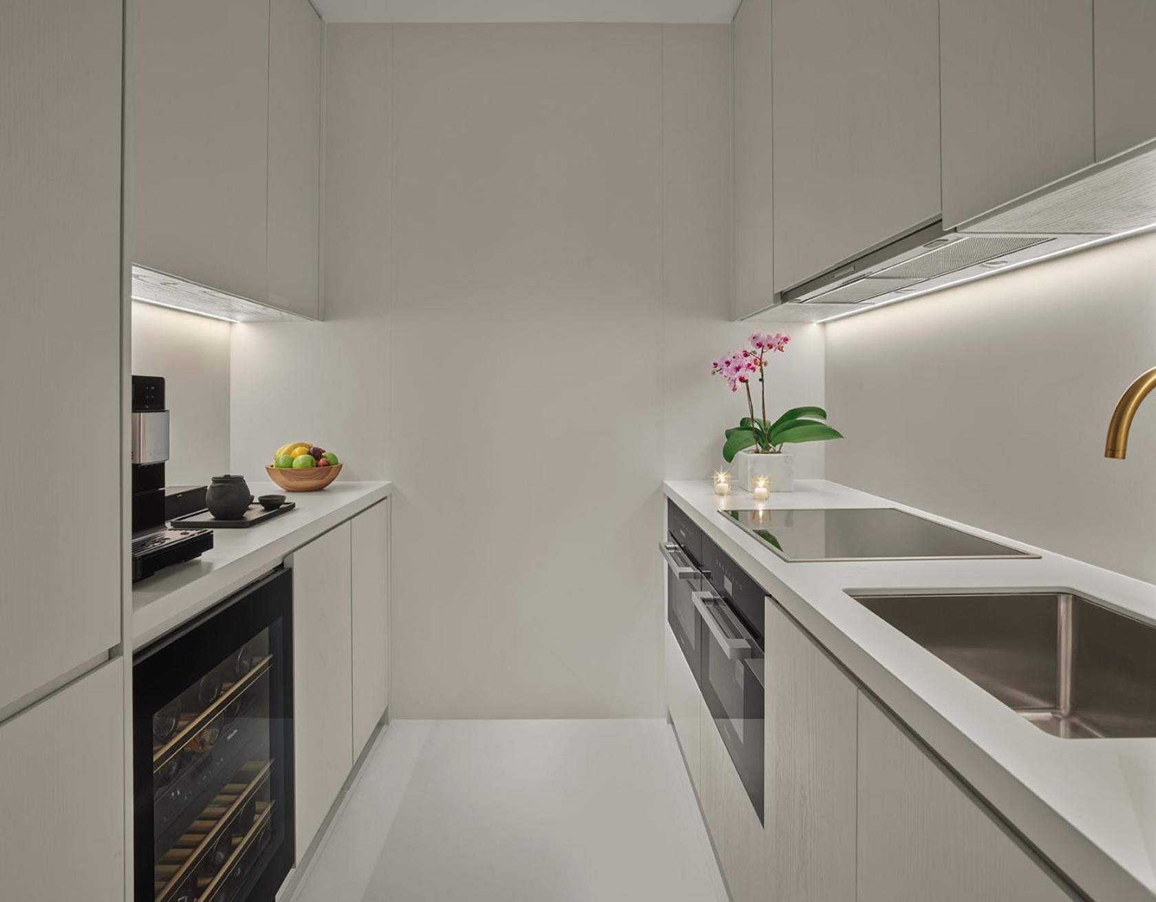 Tanglin Suite, 1 Bedroom Larger Suite, 1 King, Corner room, Upper floor photo 2