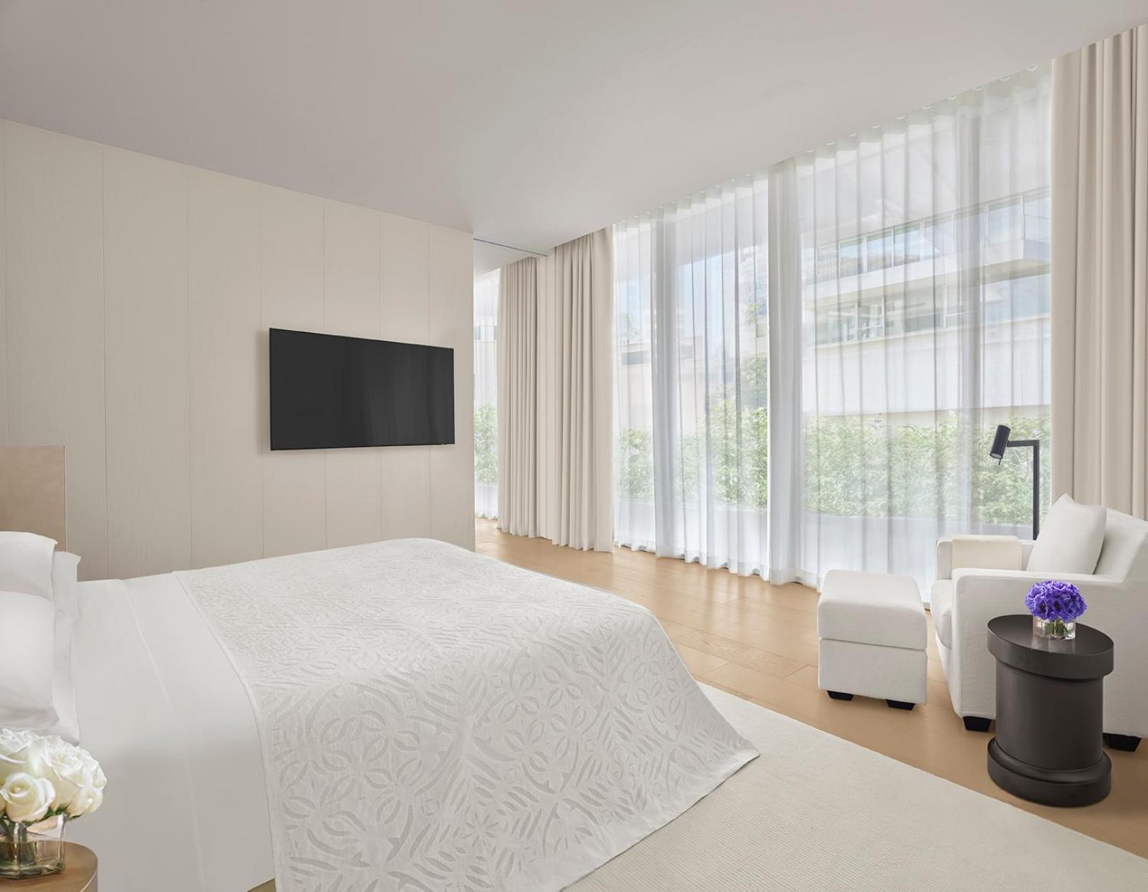 Premier Suite, 1 Bedroom Larger Suite, 1 King, Garden view, Top floor photo 2