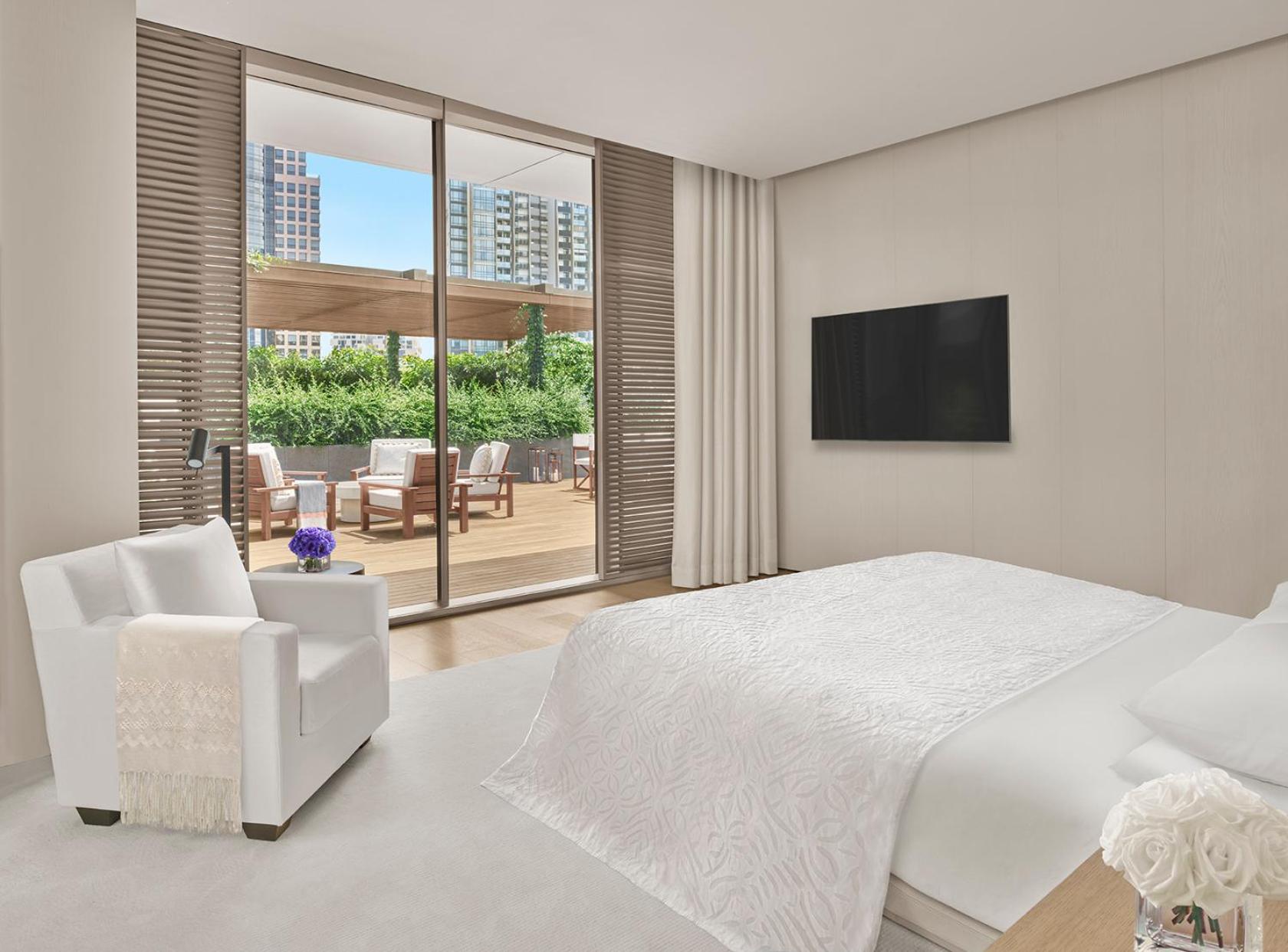 	 EDITION Penthouse, 1 Bedroom Presidential Suite, 1 King, Garden view, Top floor, Whirlpool photo 1