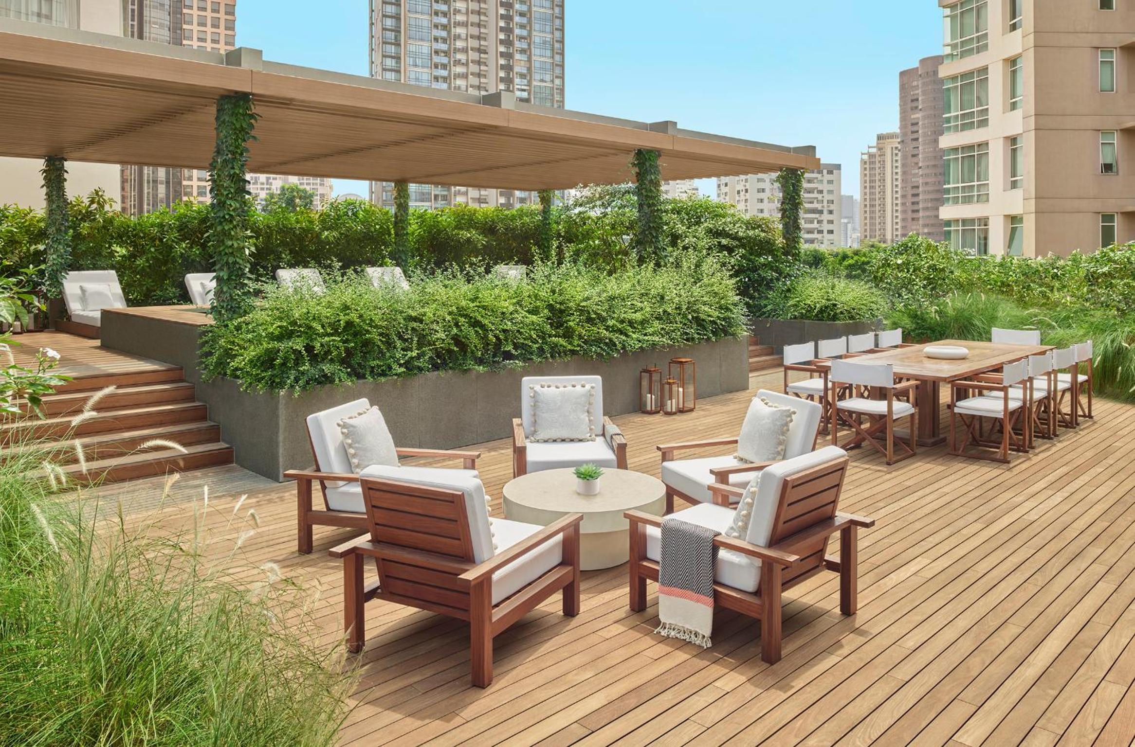 EDITION Penthouse, 1 Bedroom Presidential Suite, 1 King, Garden view, Top floor, Whirlpool EDITION Penthouse, 1 Bedroom Presidential Suite, 1 King, Garden view, Top floor, Whirlpool