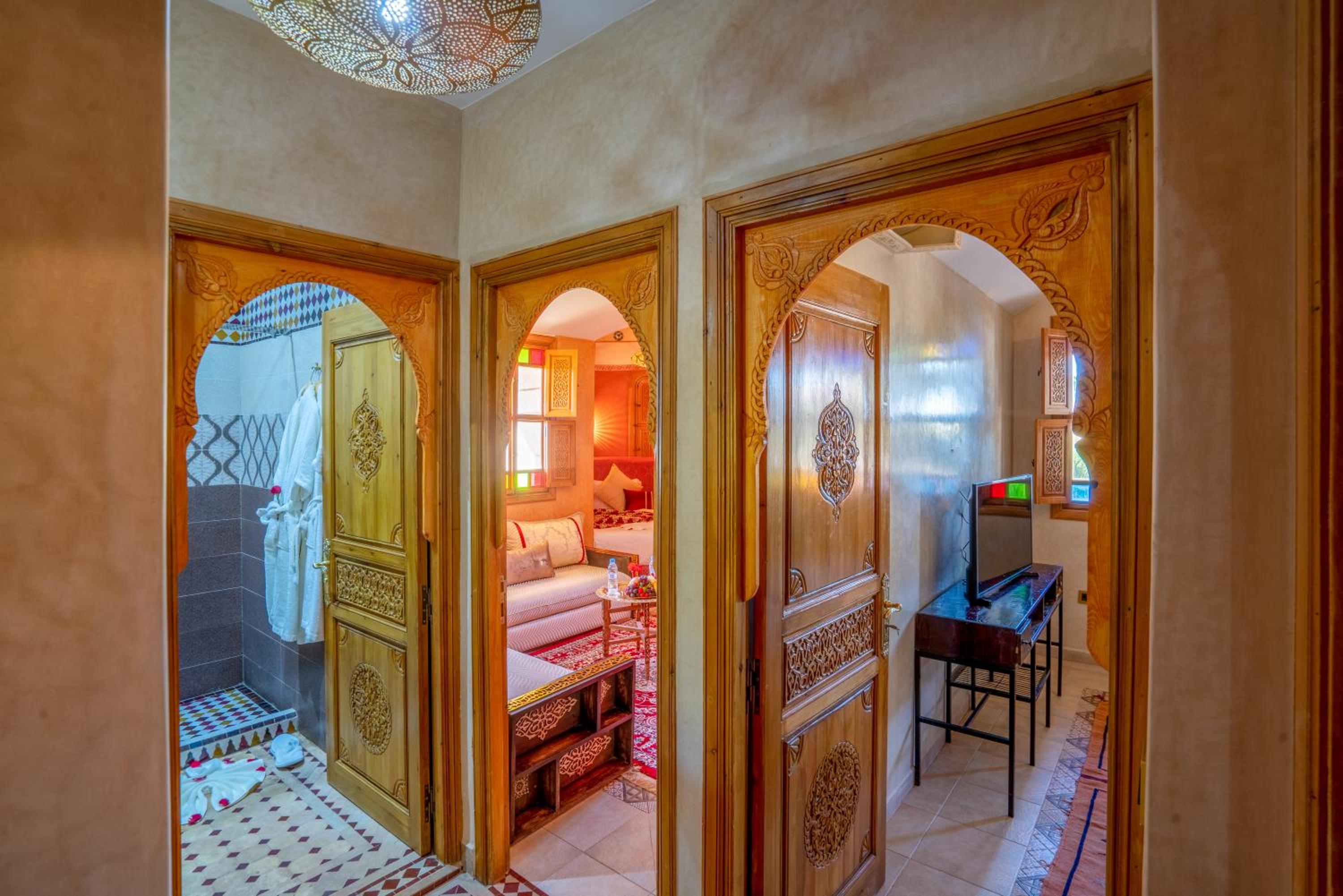Executive Suite - Photo 8