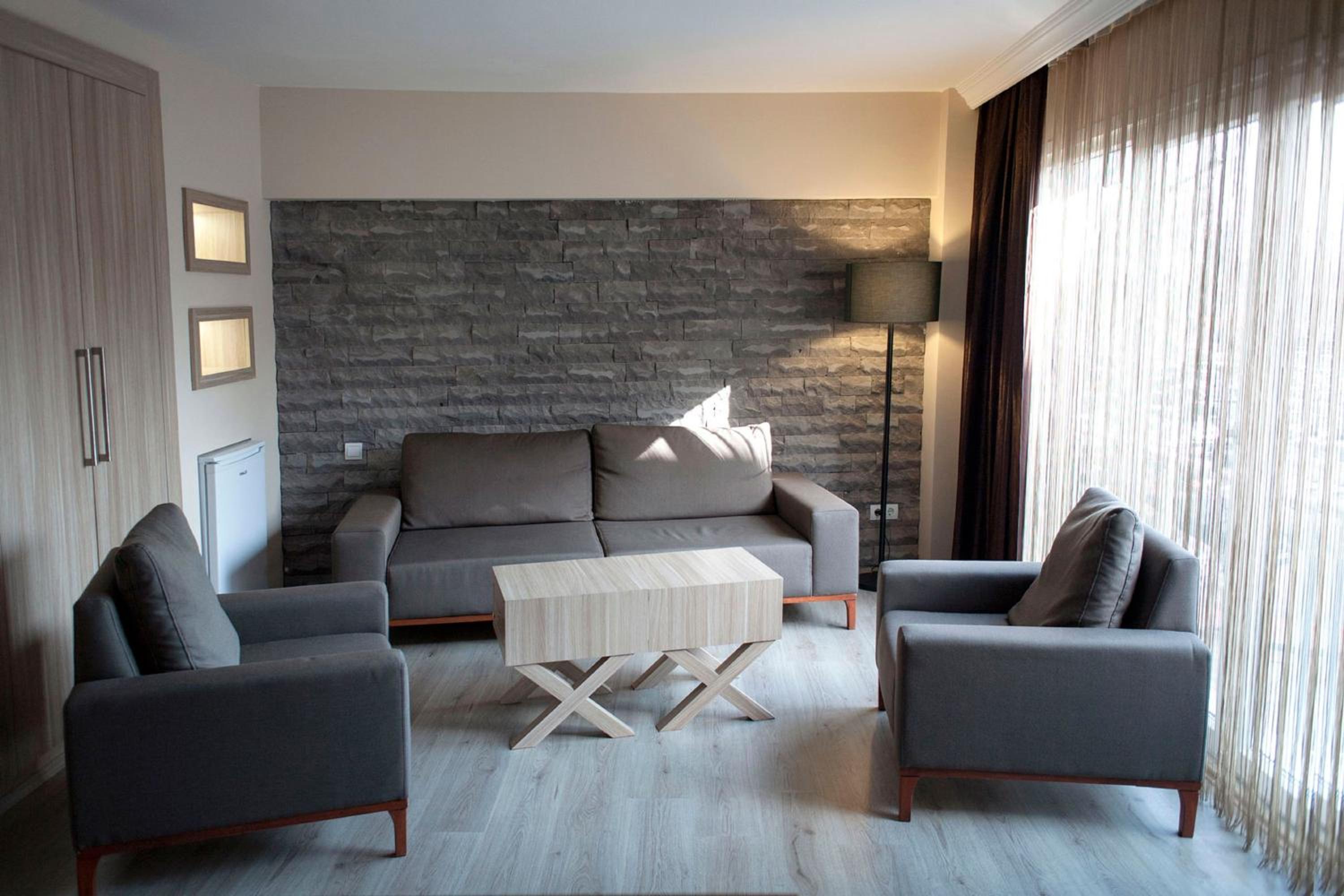 Studio Apartment photo 1
