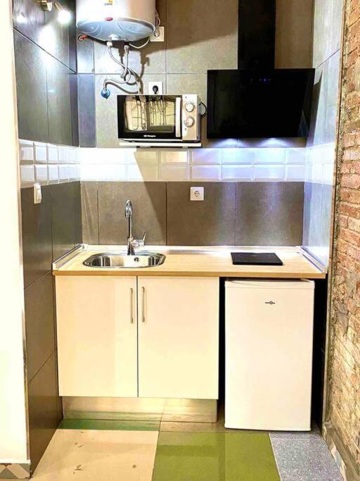 One-Bedroom Apartment photo 2