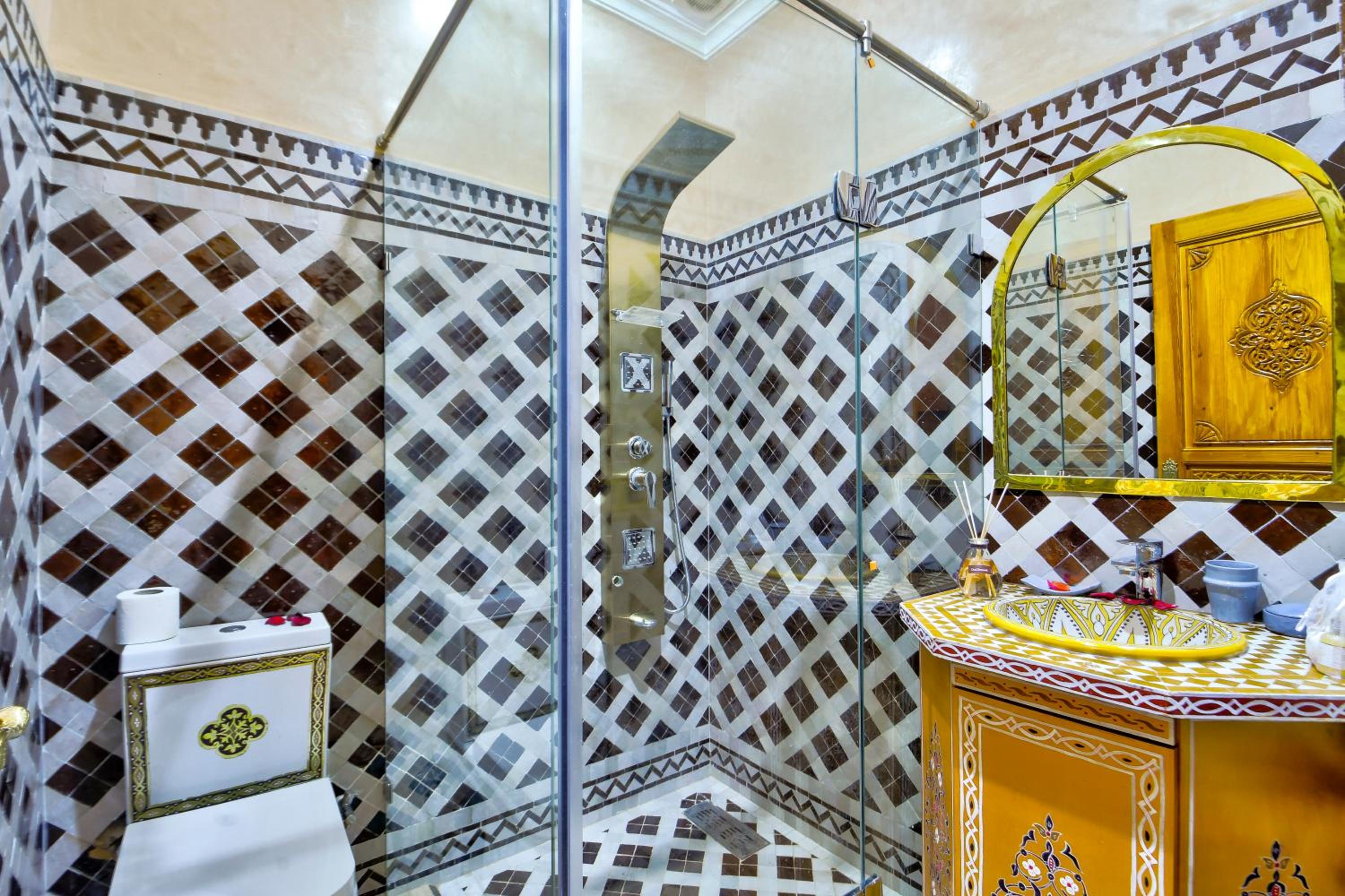 Deluxe Double Room With Balcony - Photo 4
