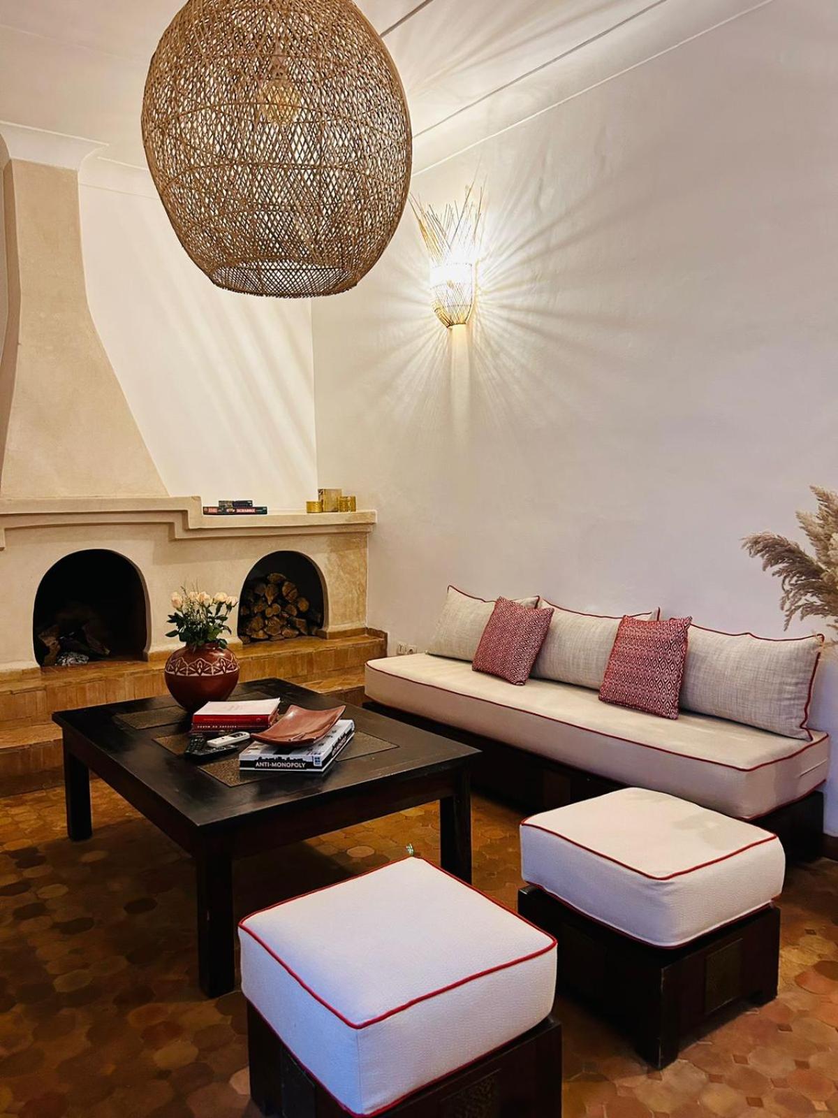 Five-Bedroom House - Photo 5