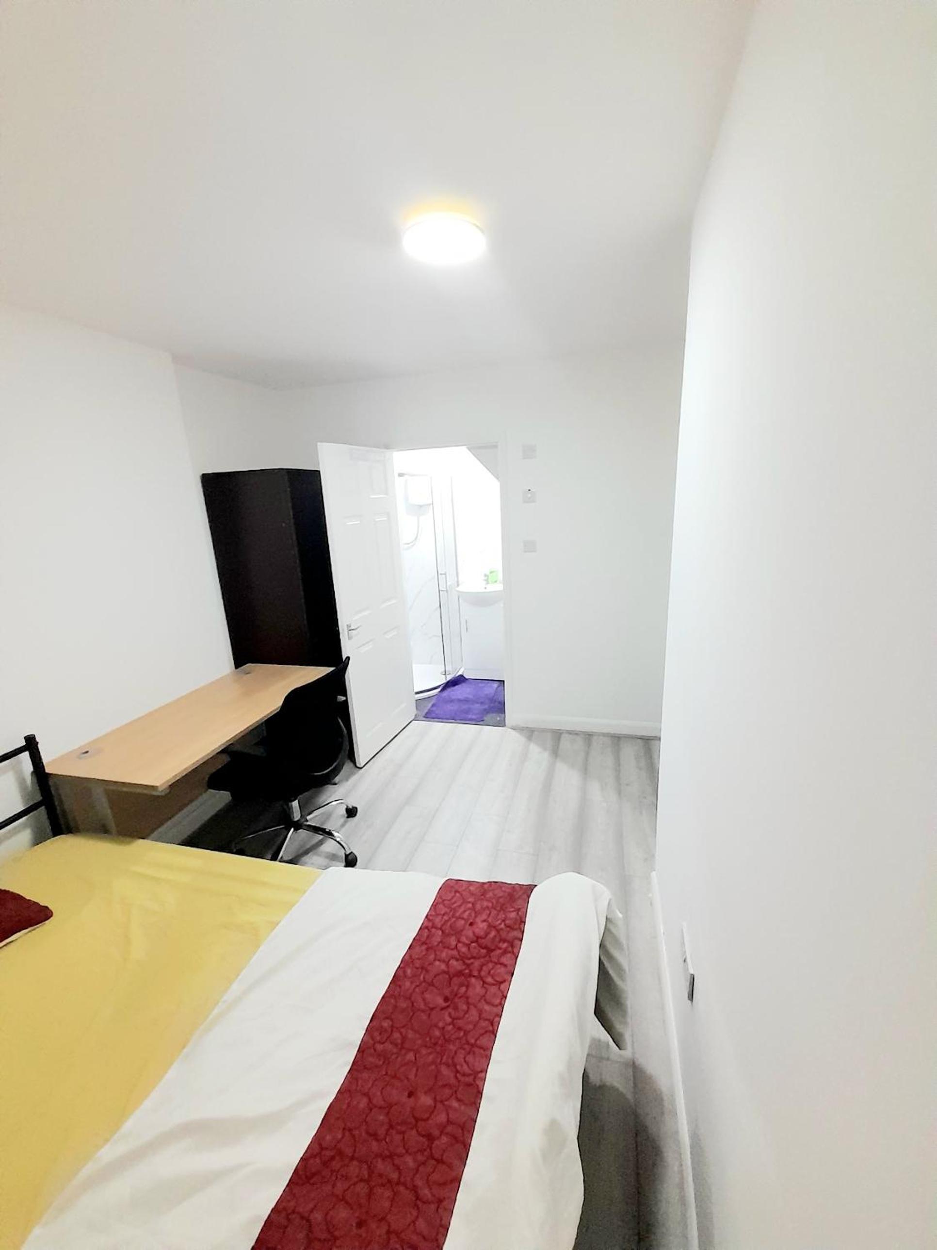 Double Room with Private Bathroom photo 1