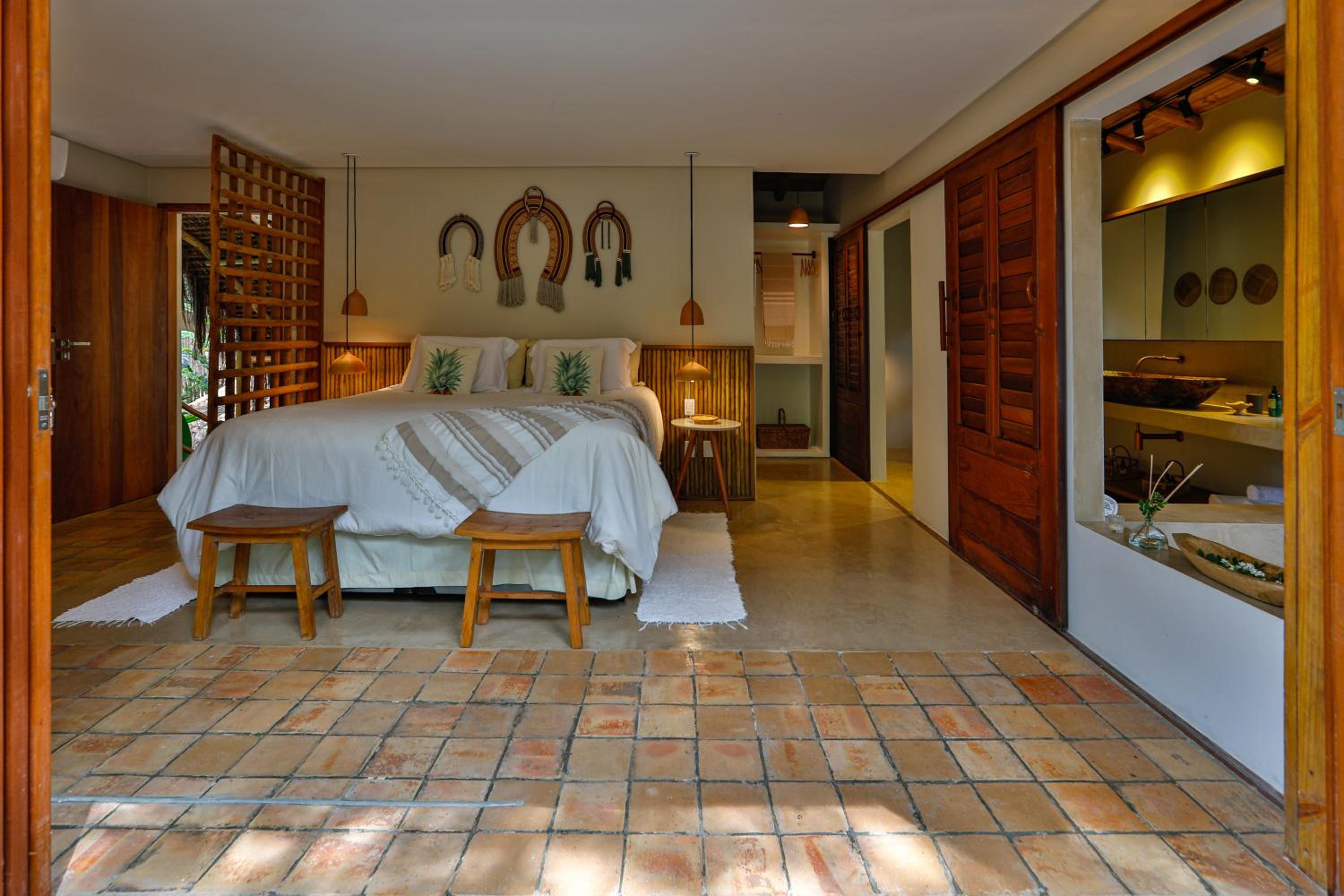 King Suite with Balcony - Photo 11